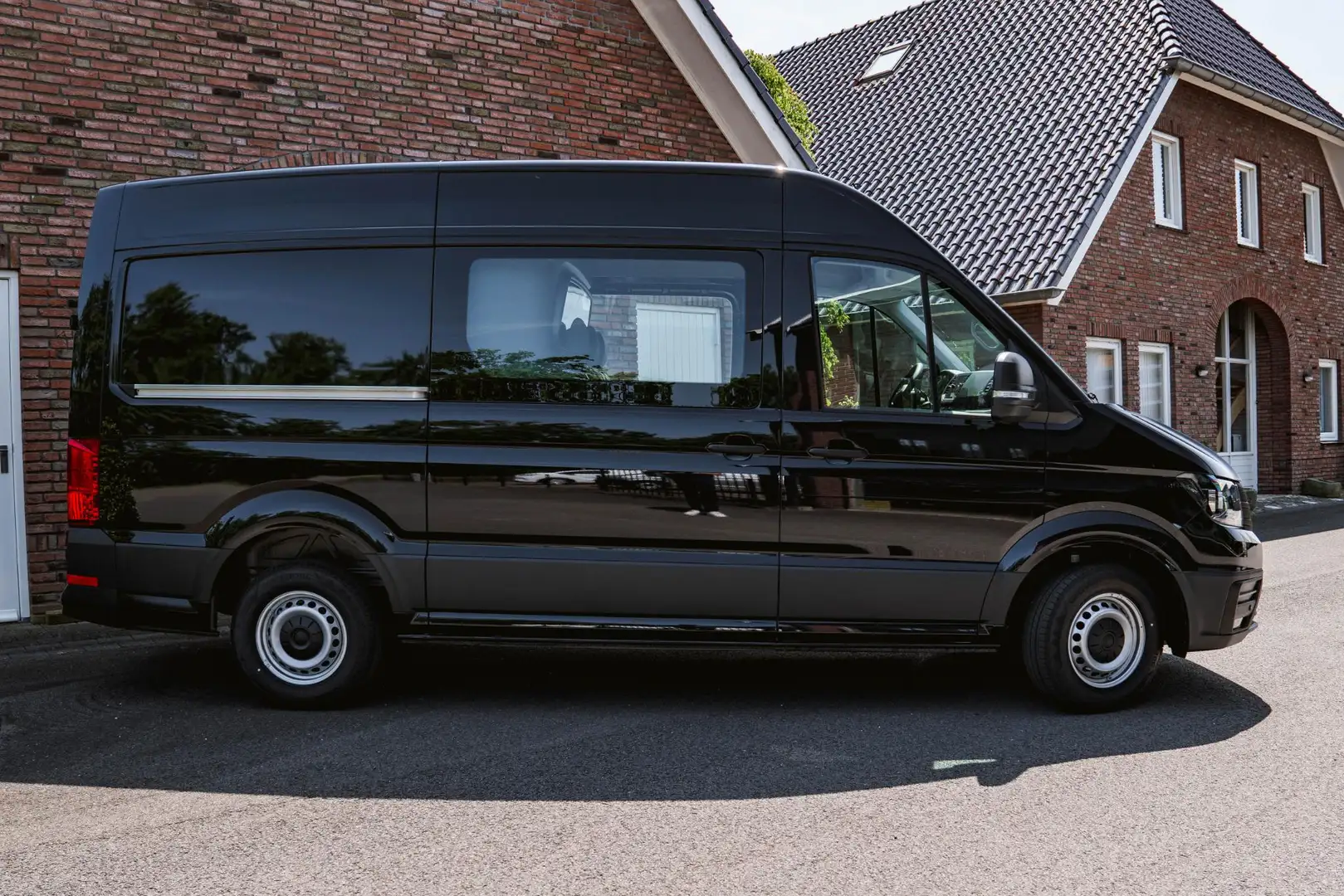 Volkswagen Crafter 2.0 TDI 140PK Automaat L3H3 Comfortline DUB/CAB Noir - 2
