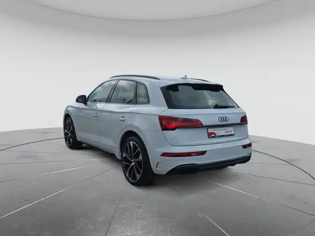 Audi SQ5 view 3