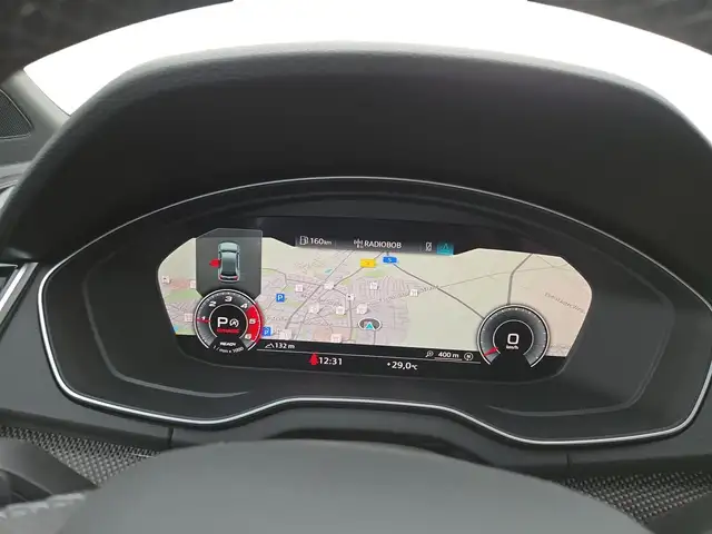Audi SQ5 view 9