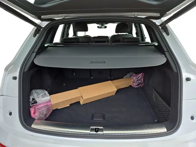 Audi SQ5 view 14