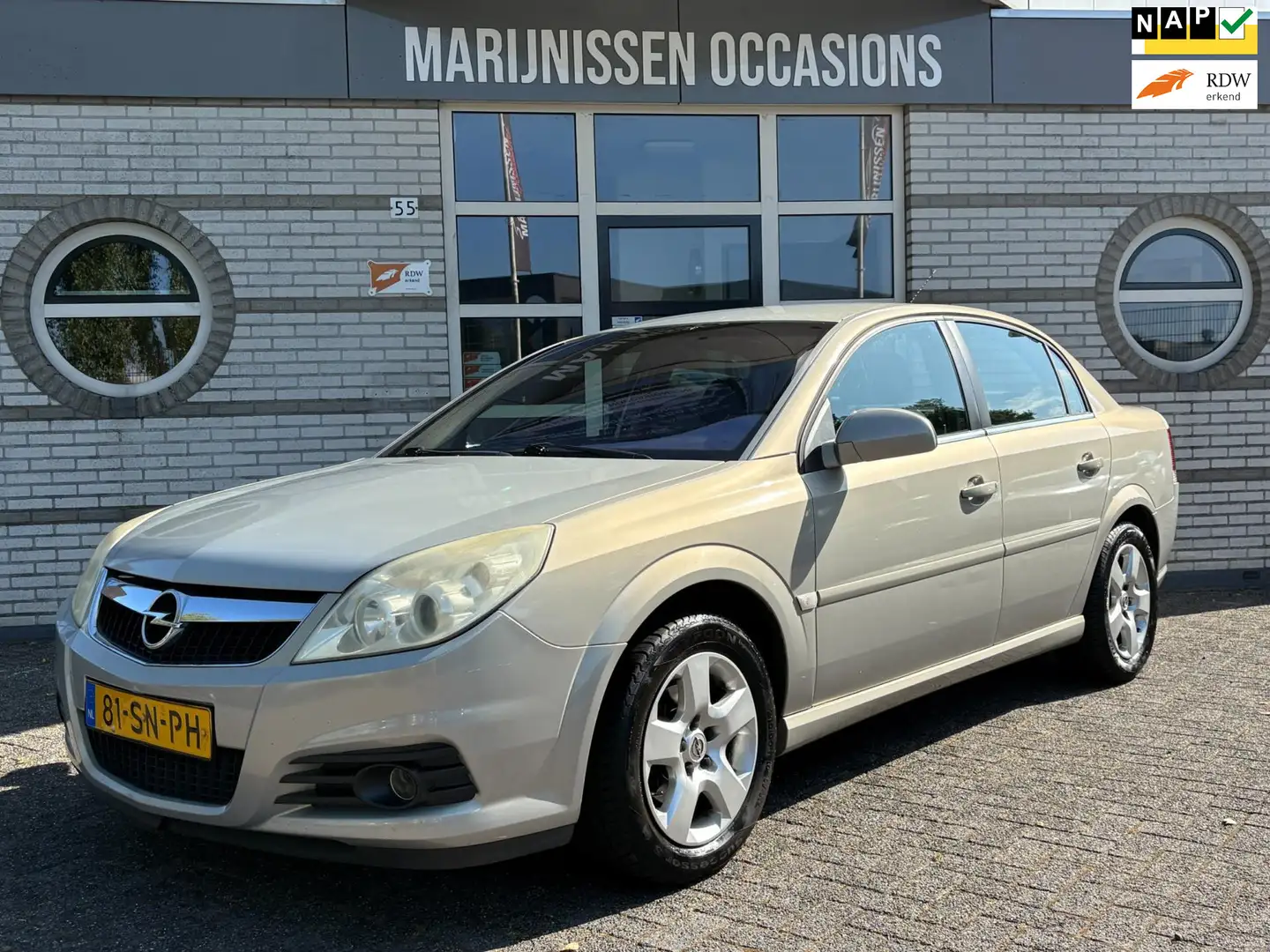 Opel Vectra 1.8-16V Comfort |AIRCO,CRUISE,CARPLAY| Grijs - 1