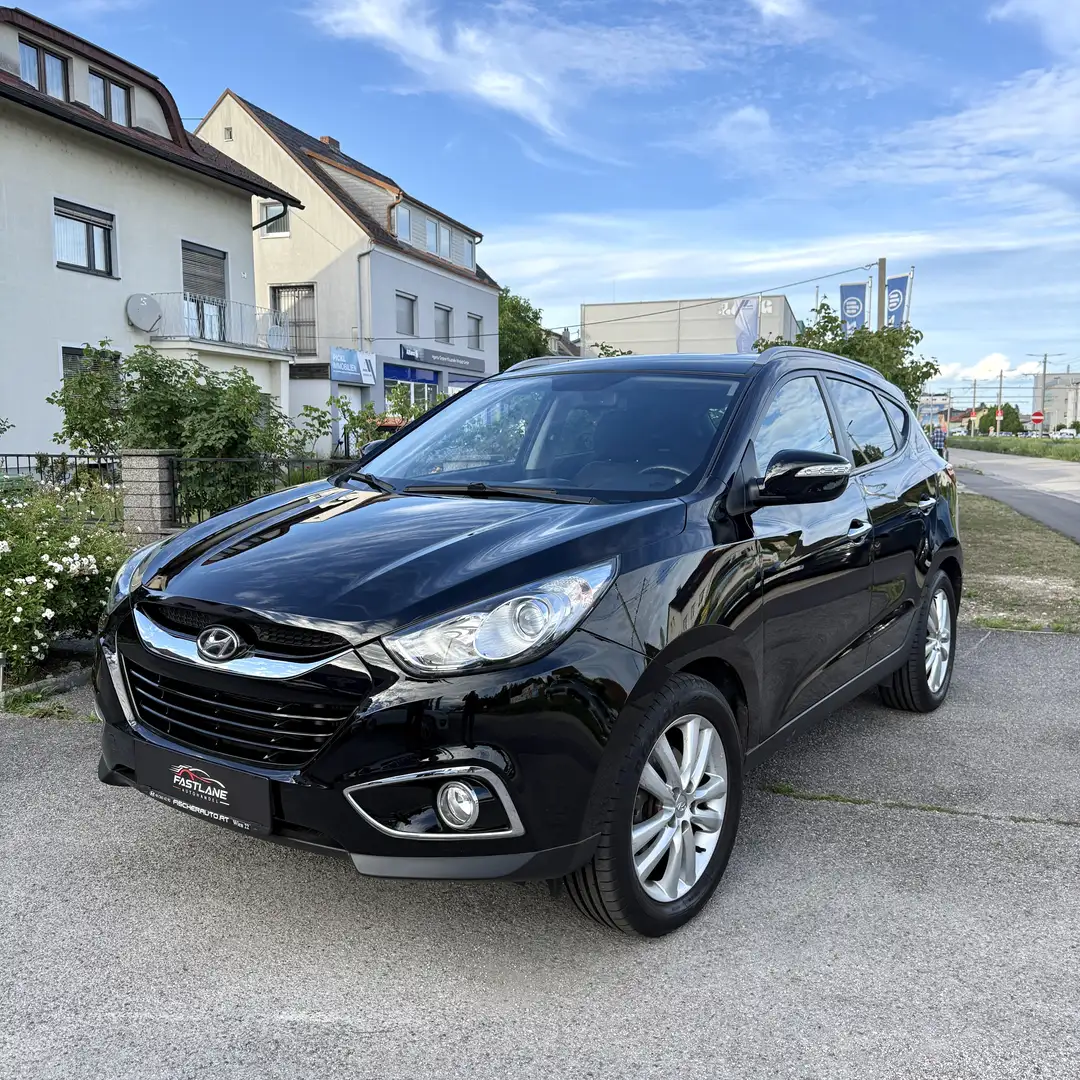 Hyundai iX35 2,0 CRDi Life 4WD Schwarz - 1