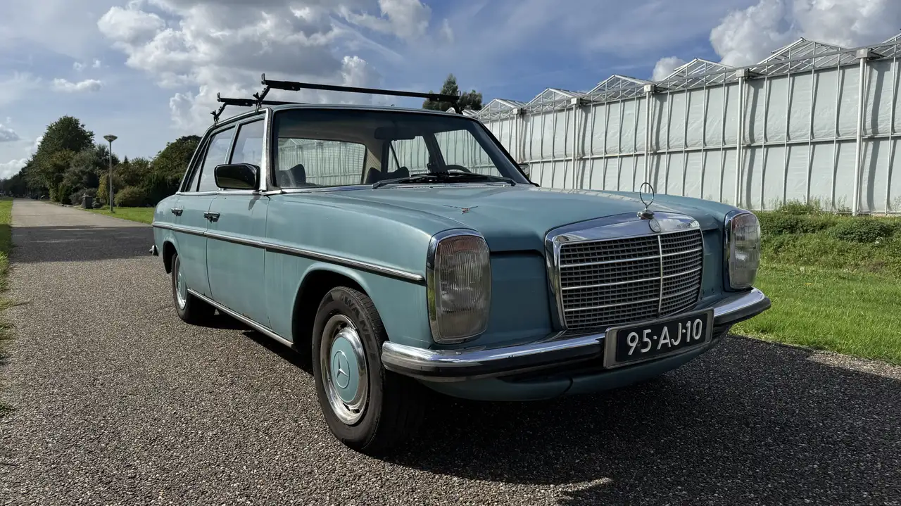 Mercedes-Benz E 230