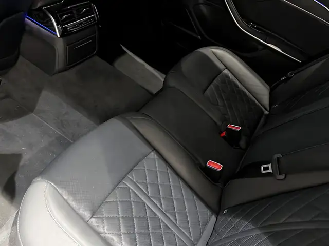 Audi A8 view 11