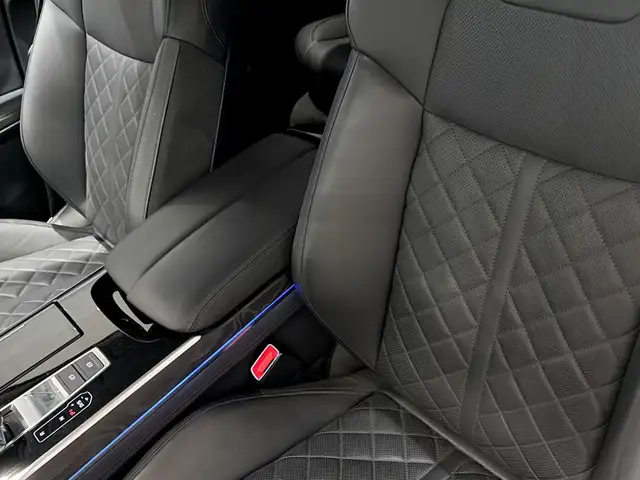 Audi A8 view 8