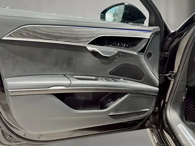 Audi A8 view 15