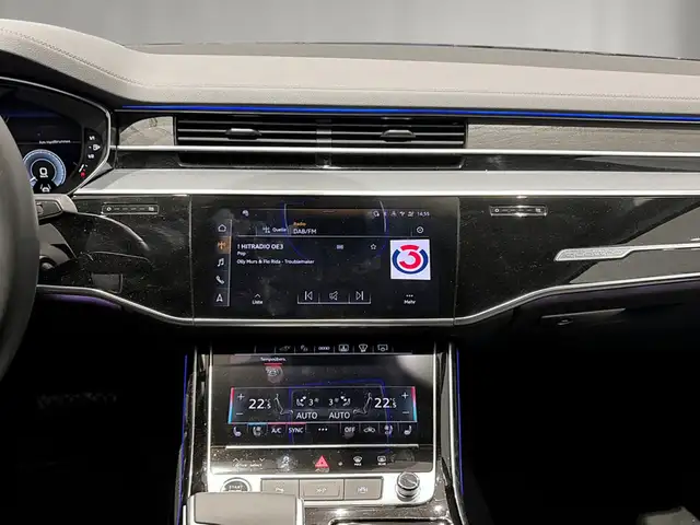 Audi A8 view 10