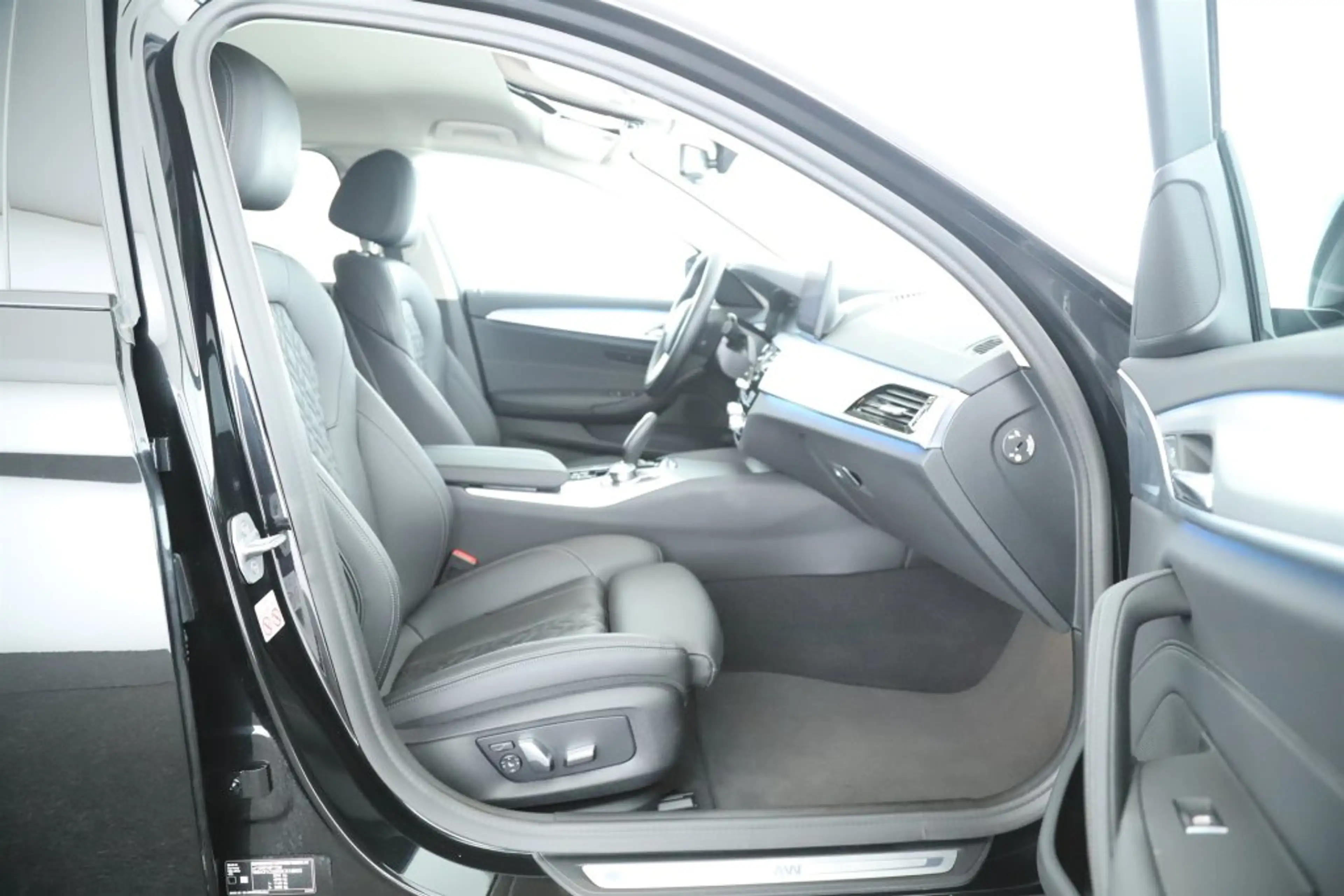 BMW 530 e xDrive Touring Aut. NAVI LEDER SHADOW LED — photo 14
