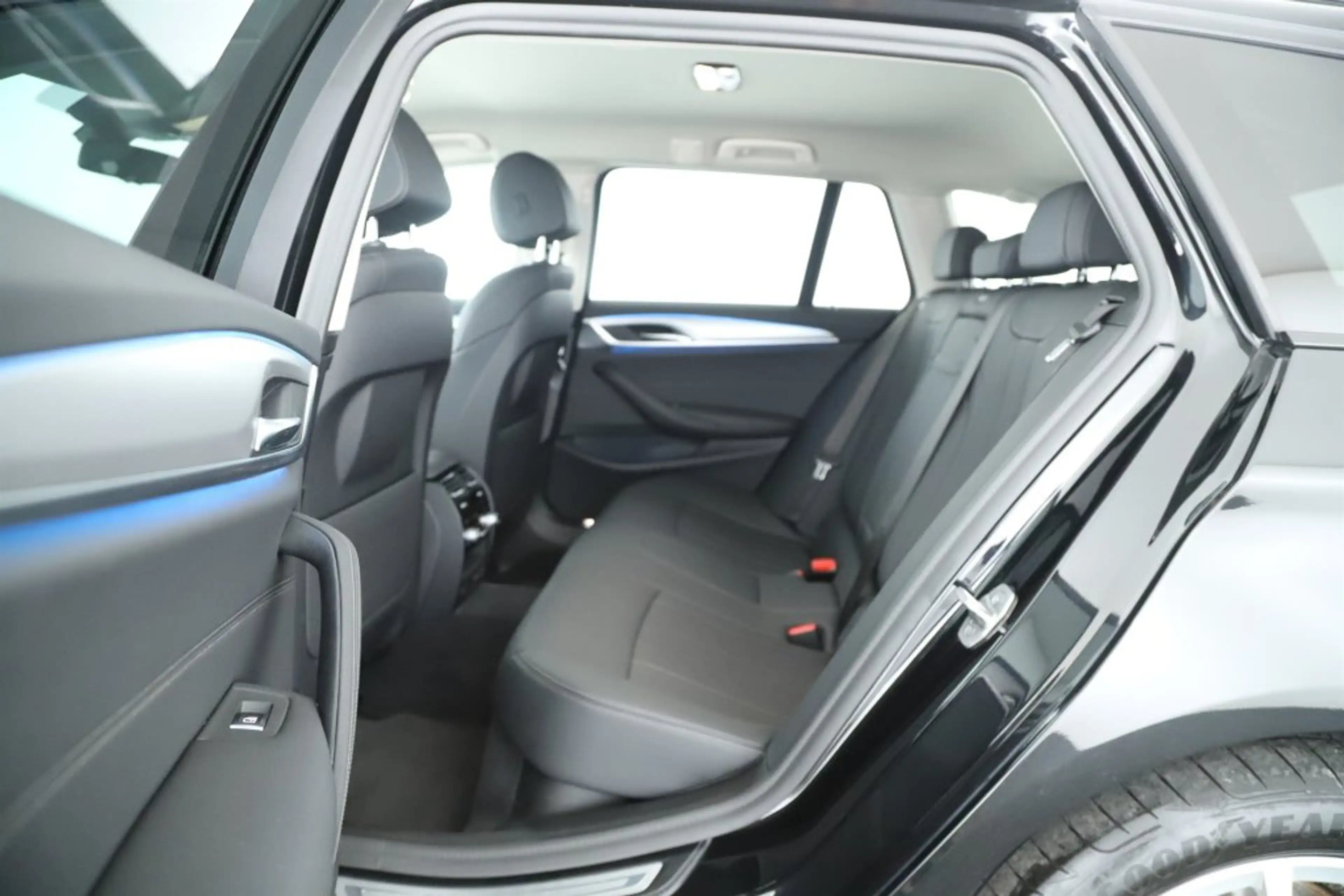 BMW 530 e xDrive Touring Aut. NAVI LEDER SHADOW LED — photo 11