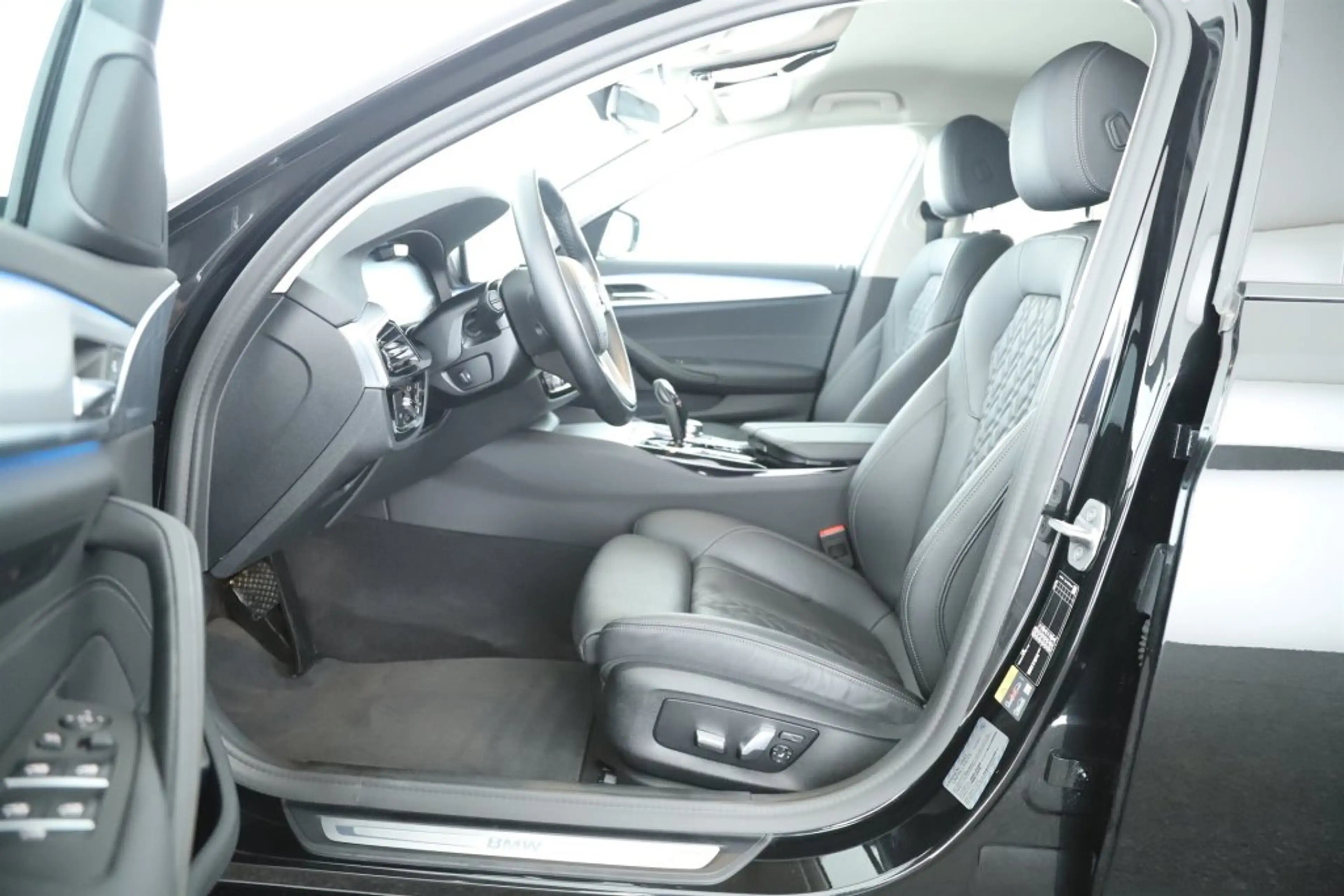 BMW 530 e xDrive Touring Aut. NAVI LEDER SHADOW LED — photo 10