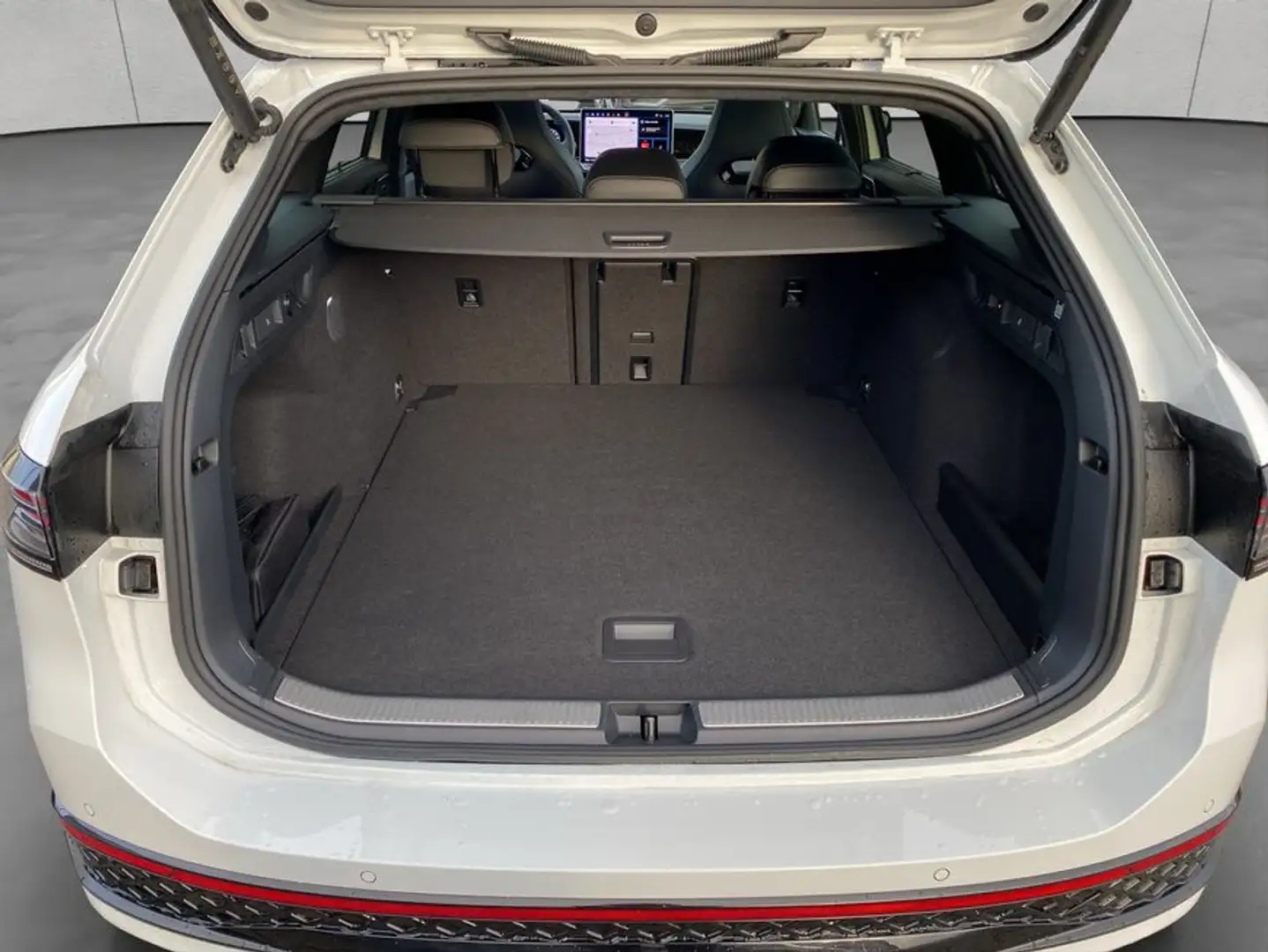 Volkswagen Passat Variant 2.0 TDI SCR DSG R-Line Weiß - 2
