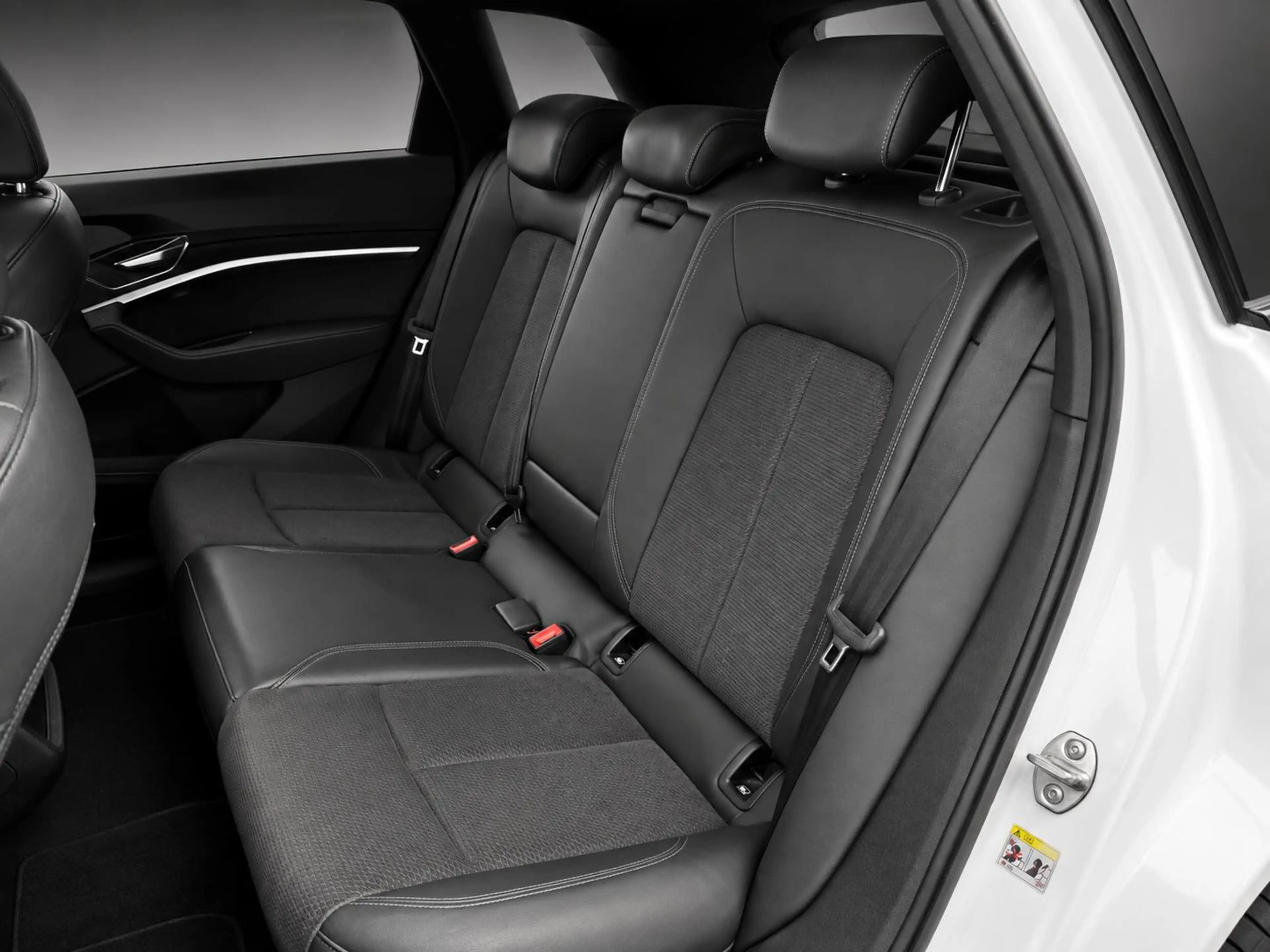 Audi e-tron 50 quattro Launch edition Black 71 kWh| ACC|AppleC — photo 4