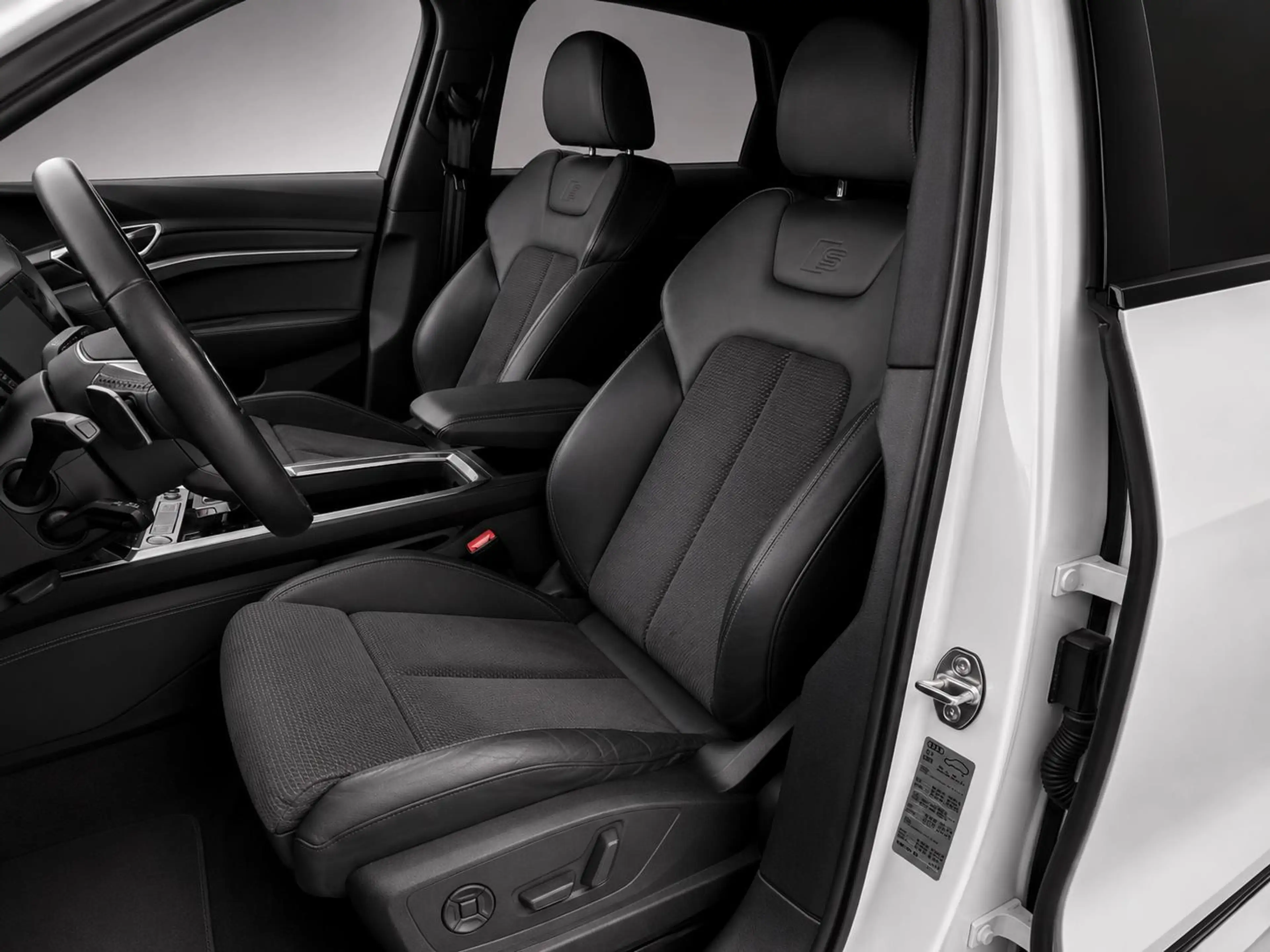 Audi e-tron 50 quattro Launch edition Black 71 kWh| ACC|AppleC — photo 3