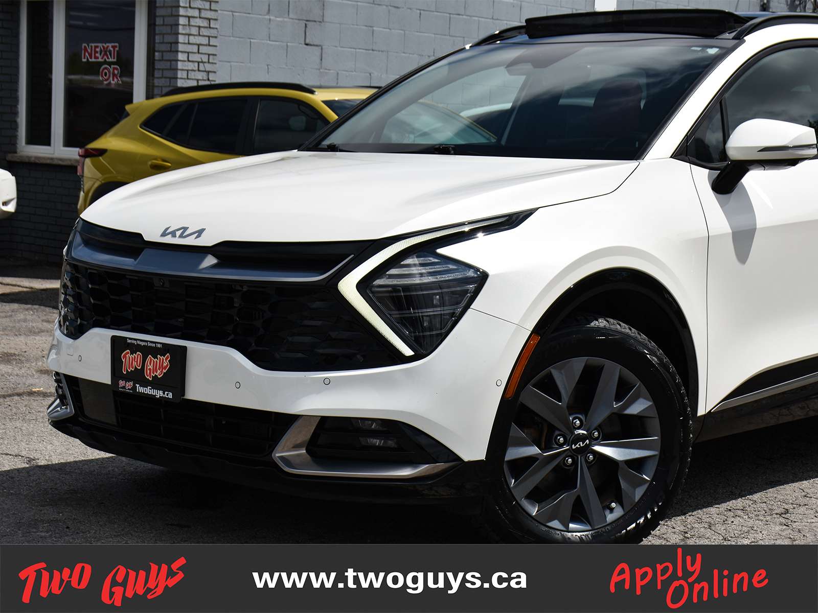 2023 Kia Sportage Hybrid SX | New Tires | RED Leather | Pano | Nav | photo 2