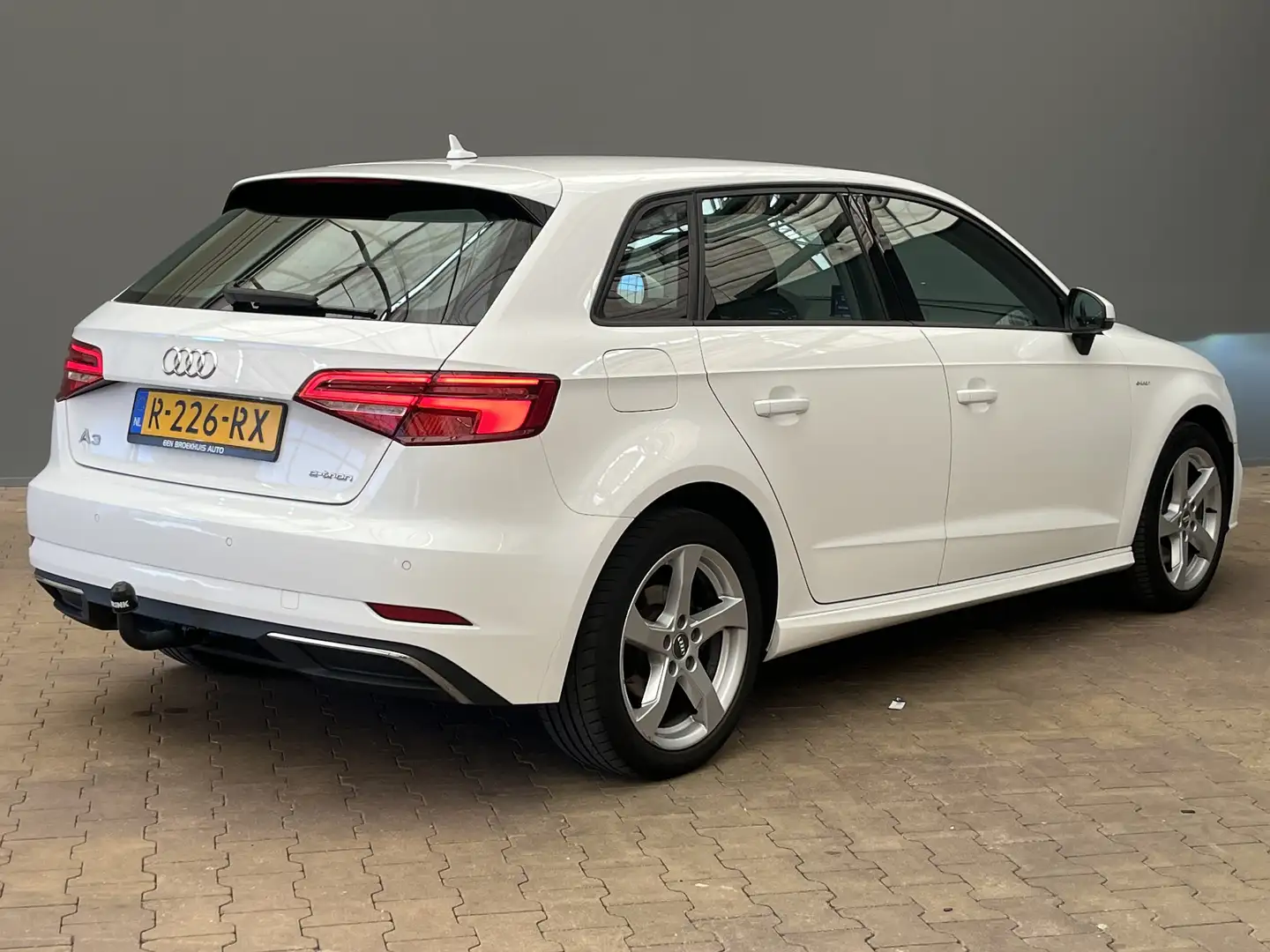 Audi A3 Sportback 1.4 e-tron Sport Wegklapbare Trekhaak | Blanco - 2
