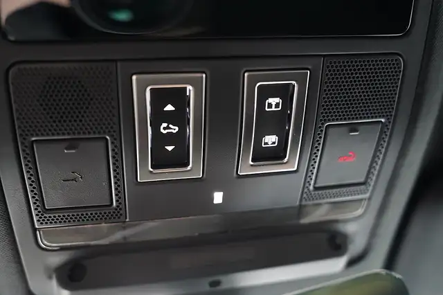 Land Rover Defender 110 D200 AWD X-Dynamic SE Aut. Ansicht 25