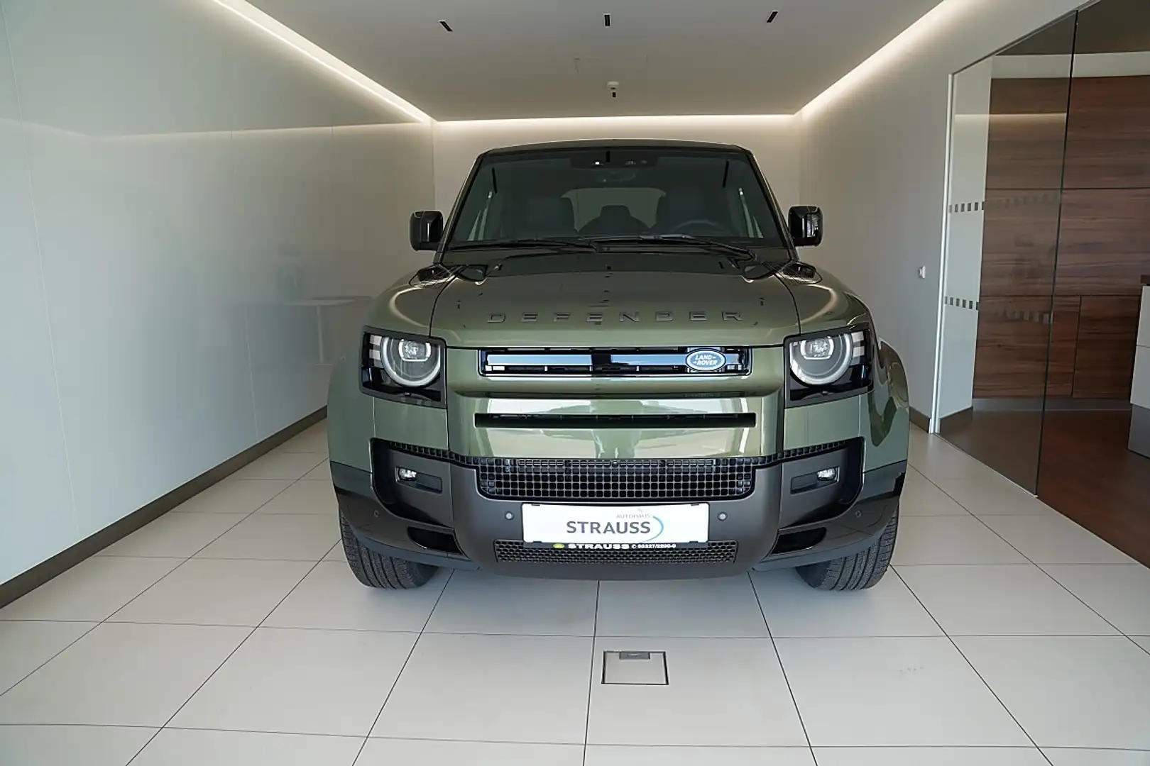 Land Rover Defender 110 D200 AWD X-Dynamic SE Aut. Grün - 2
