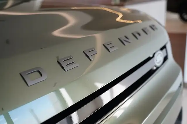 Land Rover Defender 110 D200 AWD X-Dynamic SE Aut. Ansicht 3