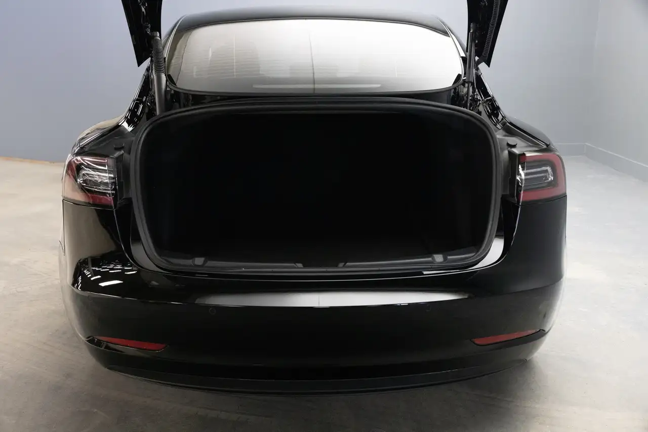 Tesla Model 3 fotografie Tesla Model 3