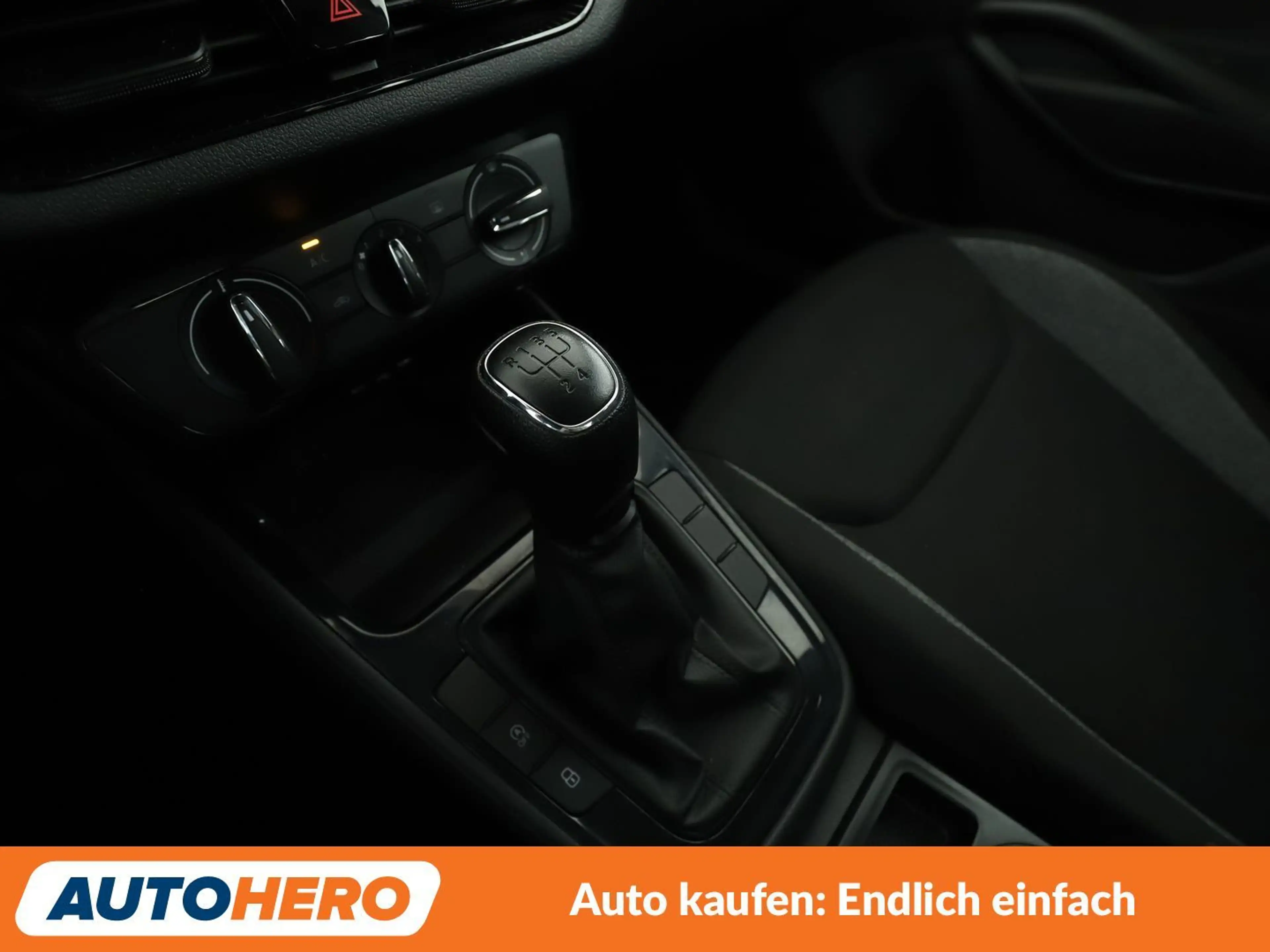 Skoda Fabia 1.0 MPI Essence — photo 23
