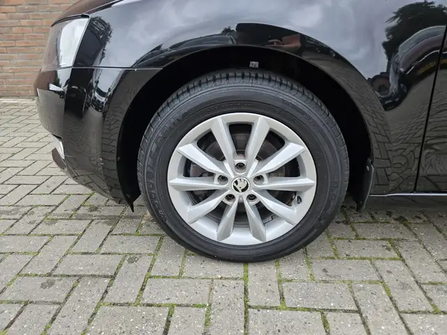 Skoda Octavia view 4