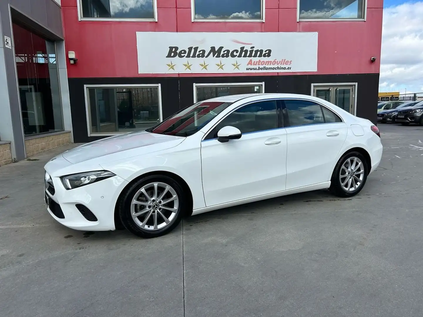 Mercedes-Benz A 180 180d Sedán 7G-DCT Galben - 2