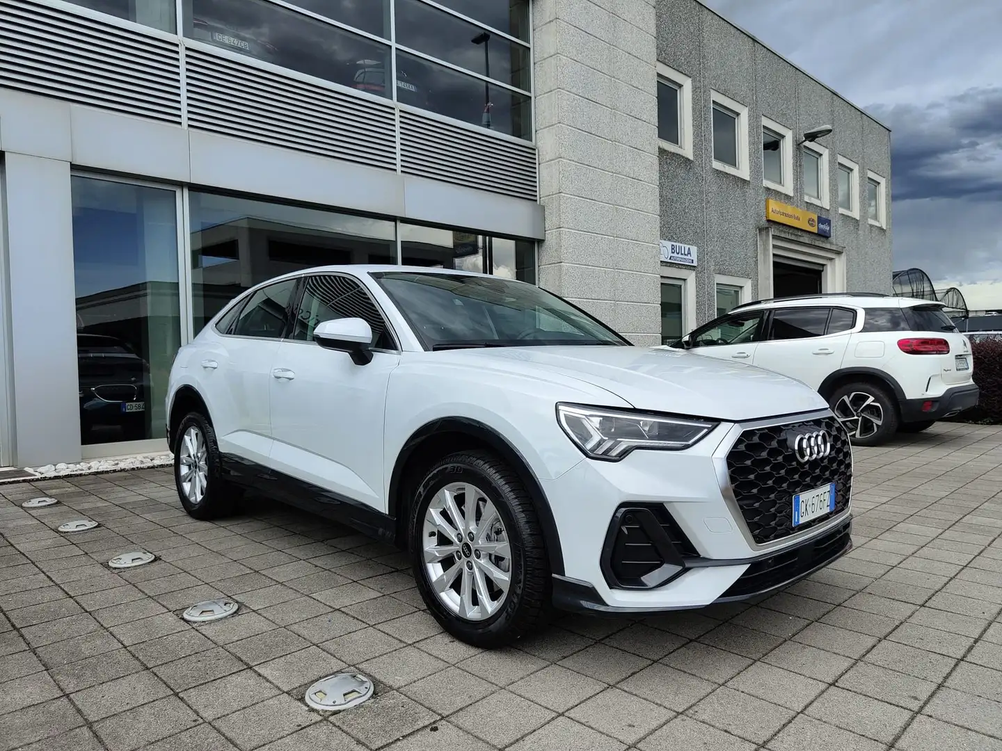 Audi Q3 SPB 45TFSIe Plug-in S tronic Bus.Plus Navi LED 18 Bianco - 2