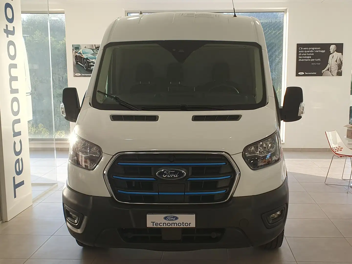 Ford E-Transit Van 350 L2H2 Trend 269CV Batt. 68KWh Auton. 260Km Wit - 2