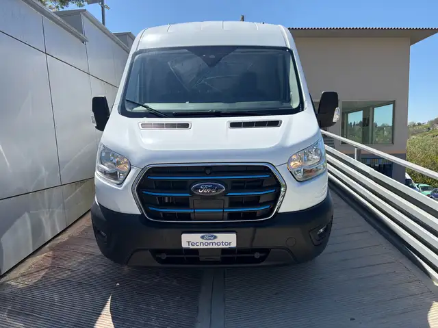 Ford E-Transit Van 350 L2H2 Trend 269CV Batt. 68KWh Auton. 260Km