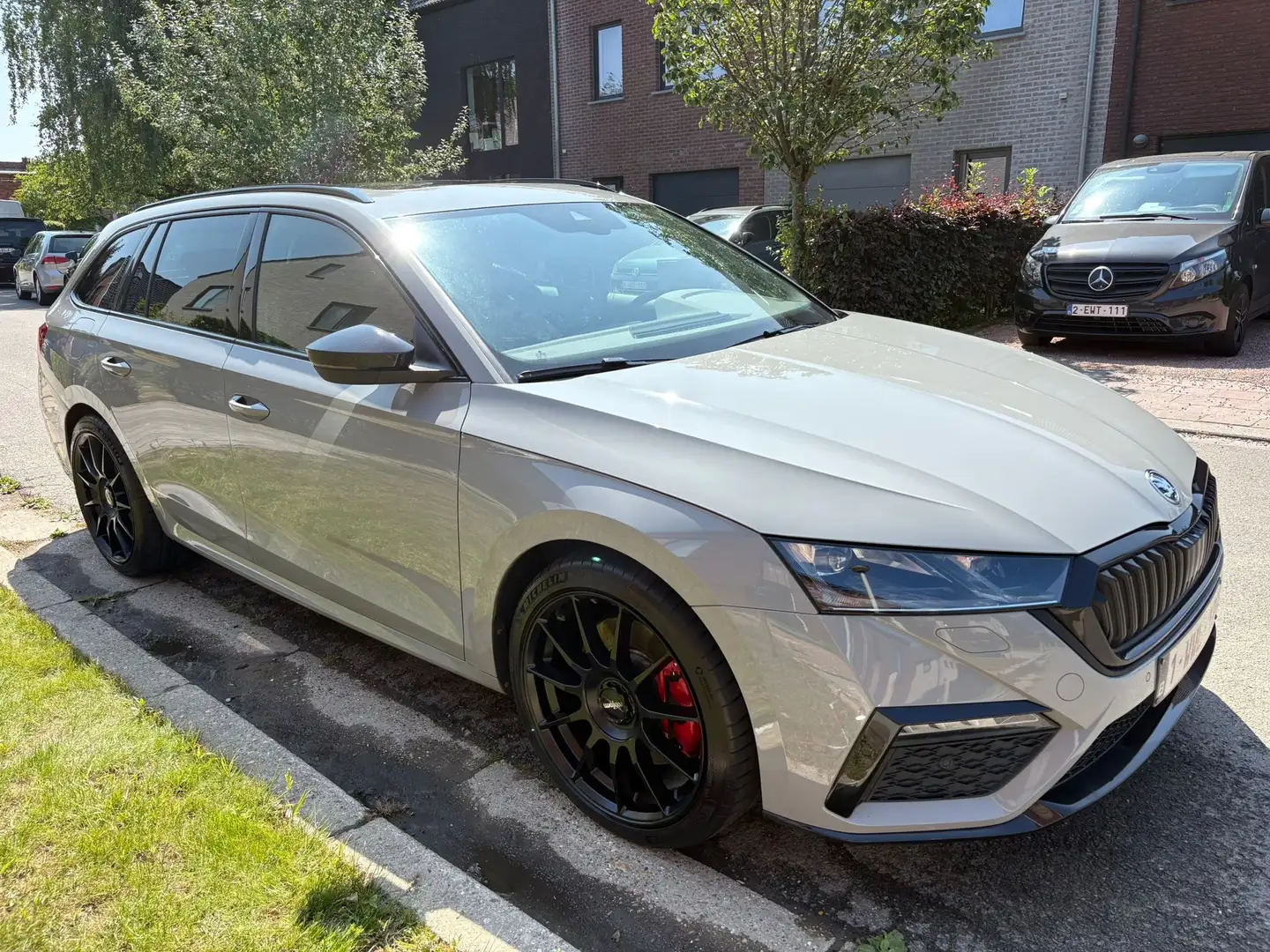 Skoda Octavia Combi 2.0 TSI DSG RS - 1