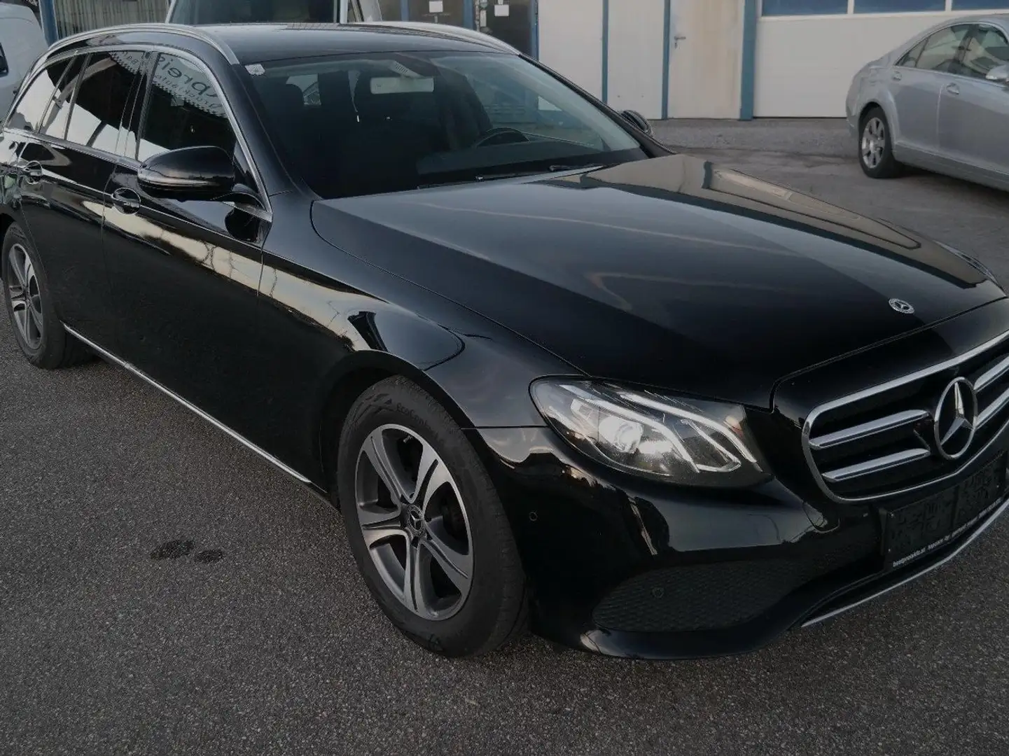 Mercedes-Benz E 200 E 200 T Avantgarde Aut. Schwarz - 1