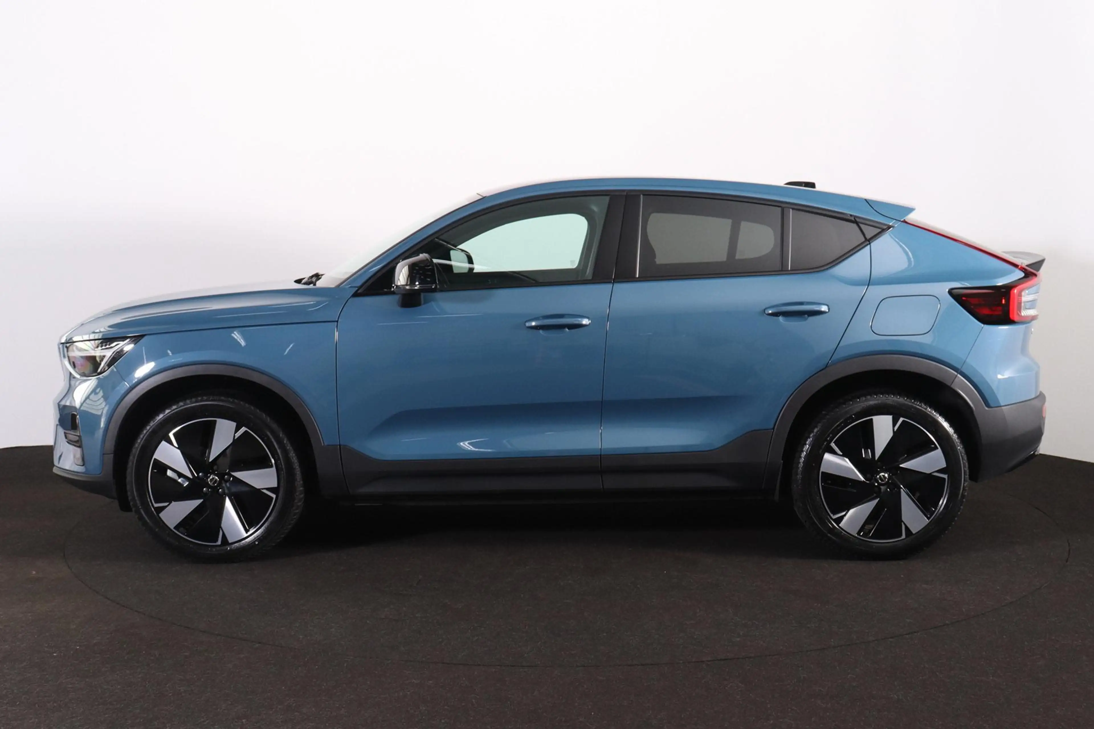 Volvo C40 Extended Range Plus 82 kWh - IntelliSafe Assist & — photo 3