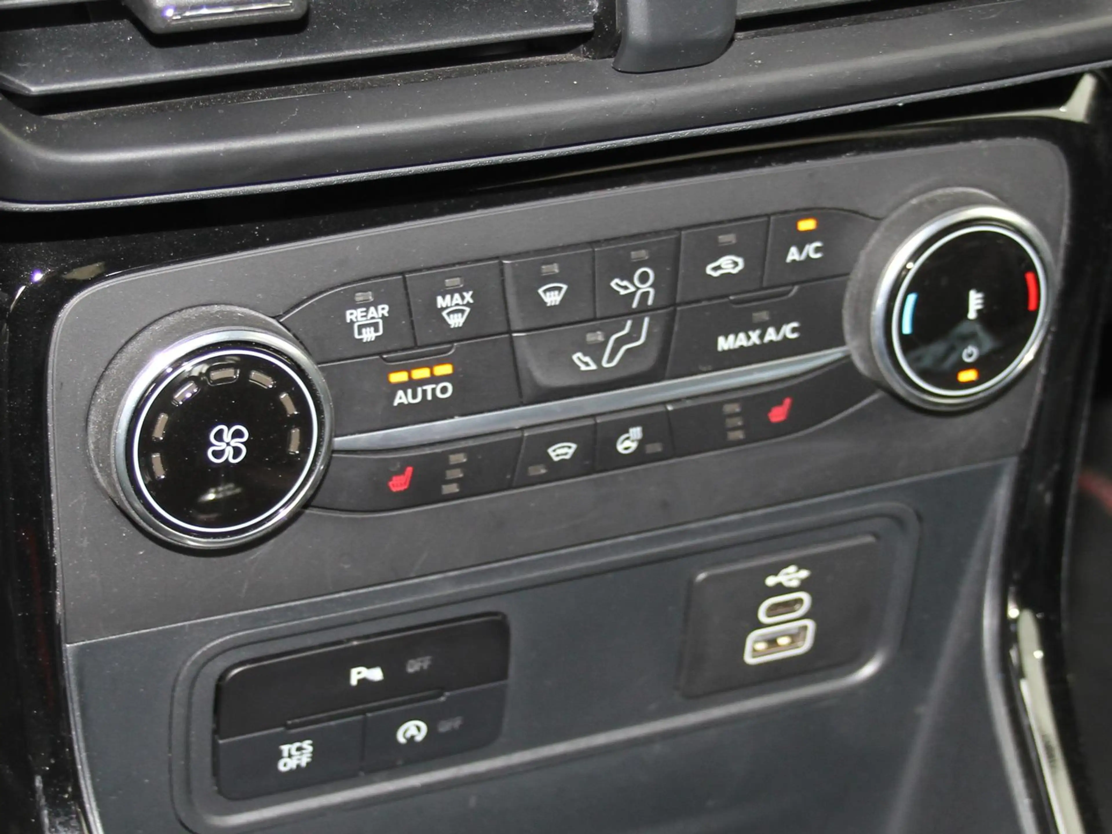 Ford EcoSport 1.0 ST-Line LED Navi Kamera B&O 1.Hand — photo 13