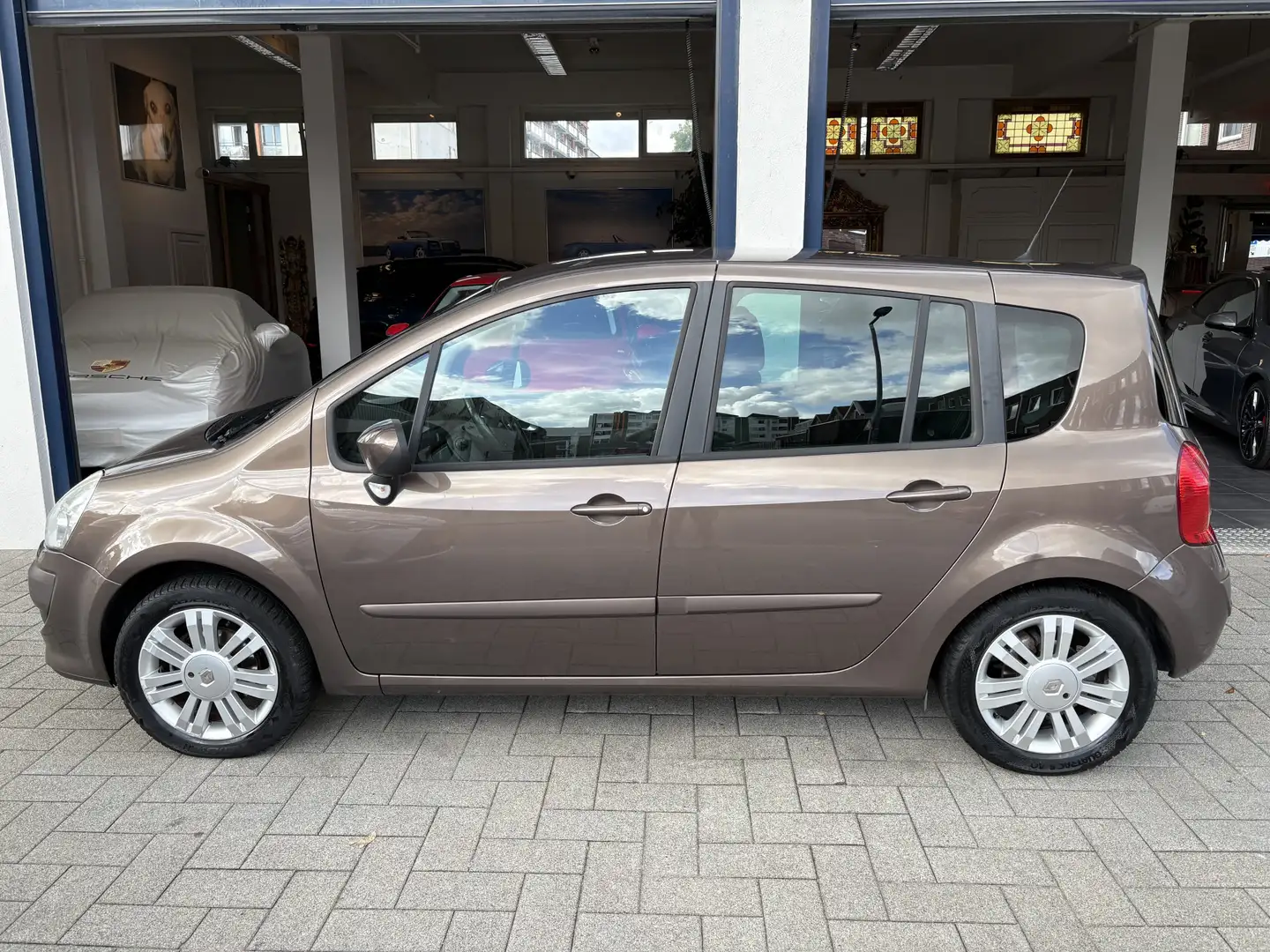 Renault Grand Modus 1.6-16V Exception AUTOMAAT Braun - 2