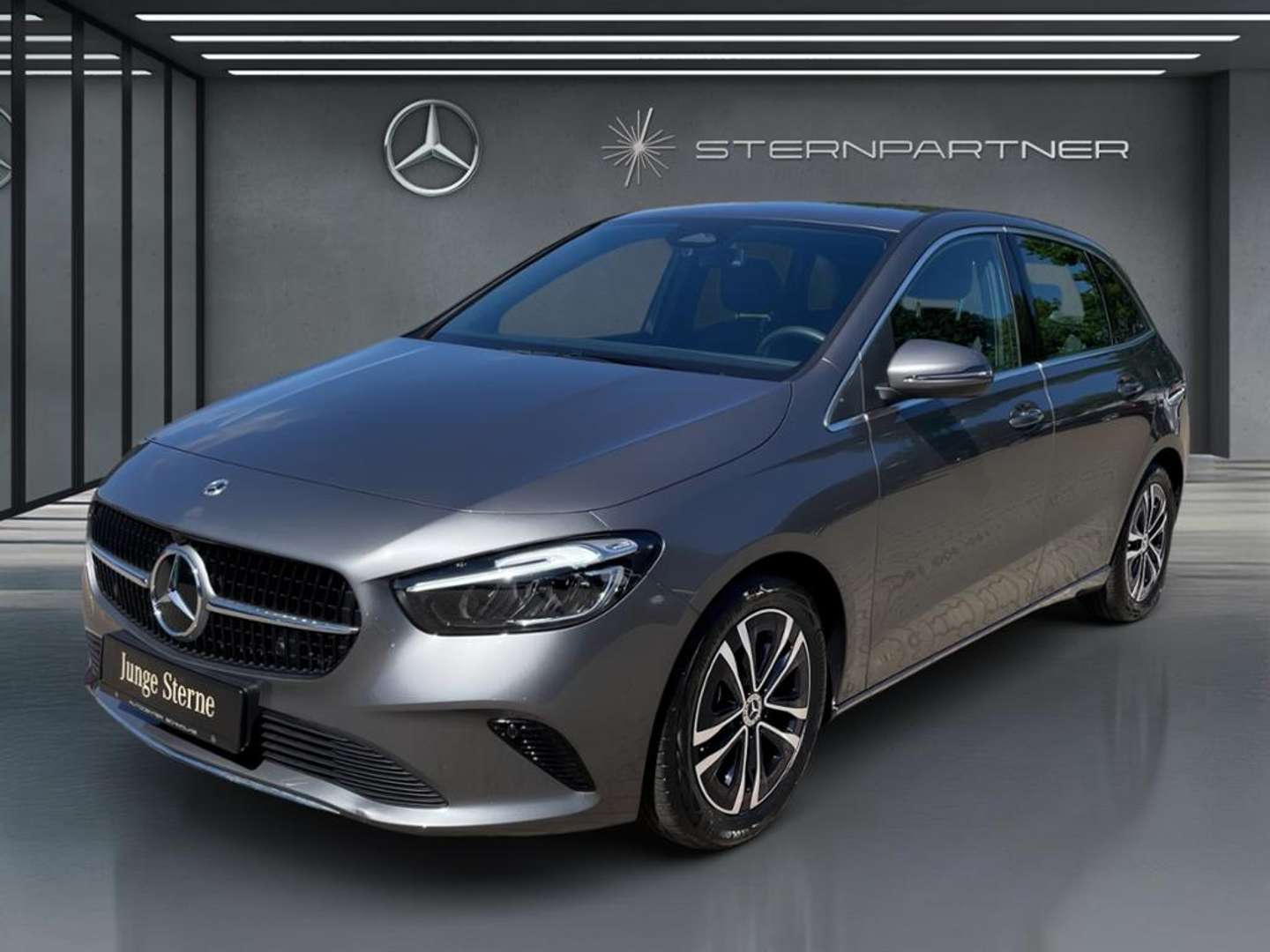 Mercedes-Benz B 180 nuo 478 €/ mėn Benzinas 2025m. Sedanas Automatinė