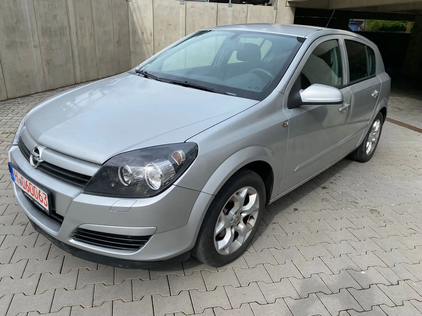 Opel Astra Edition 1,8/ Automatik/ AHK /HU & AU neu Gris - 1