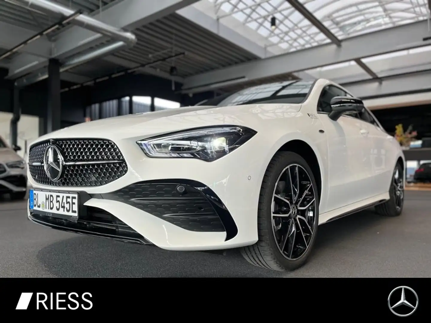 Mercedes-Benz CLA 250 e Coupé EQ AMG+AHK+PANO+MULTIBEAM+AC11KW Weiß - 1