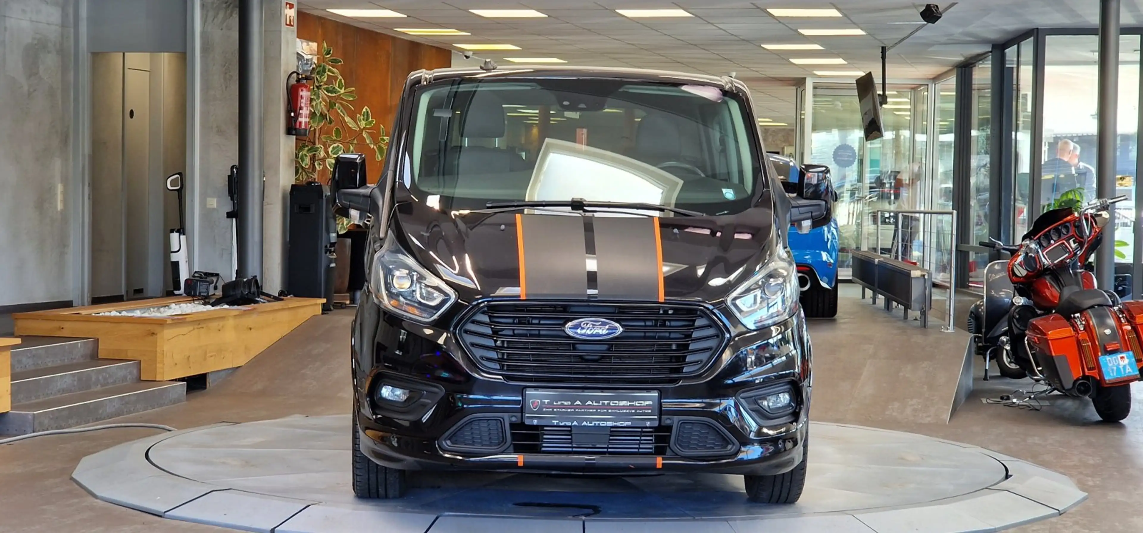 Ford Tourneo Custom SPORT 8-Sitzer L2 Shuttlebus Trend 1-Hand Aut. — photo 2