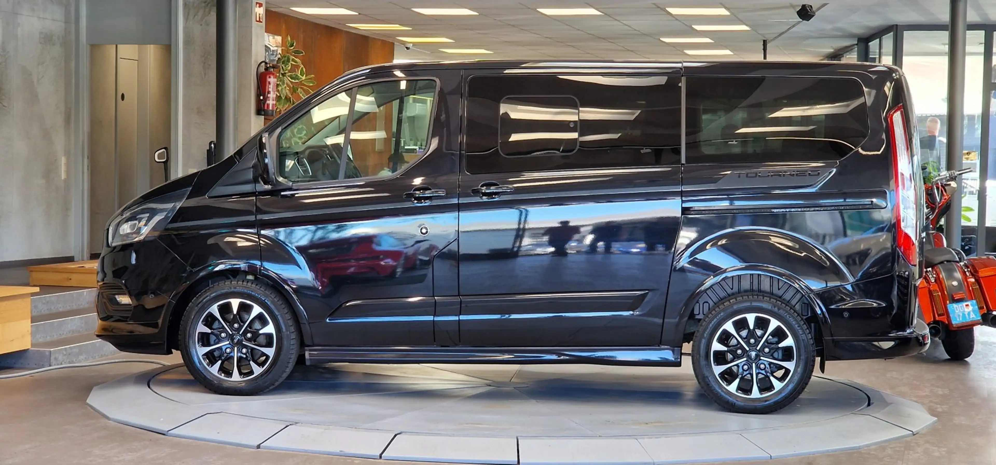 Ford Tourneo Custom SPORT 8-Sitzer L2 Shuttlebus Trend 1-Hand Aut. — photo 4