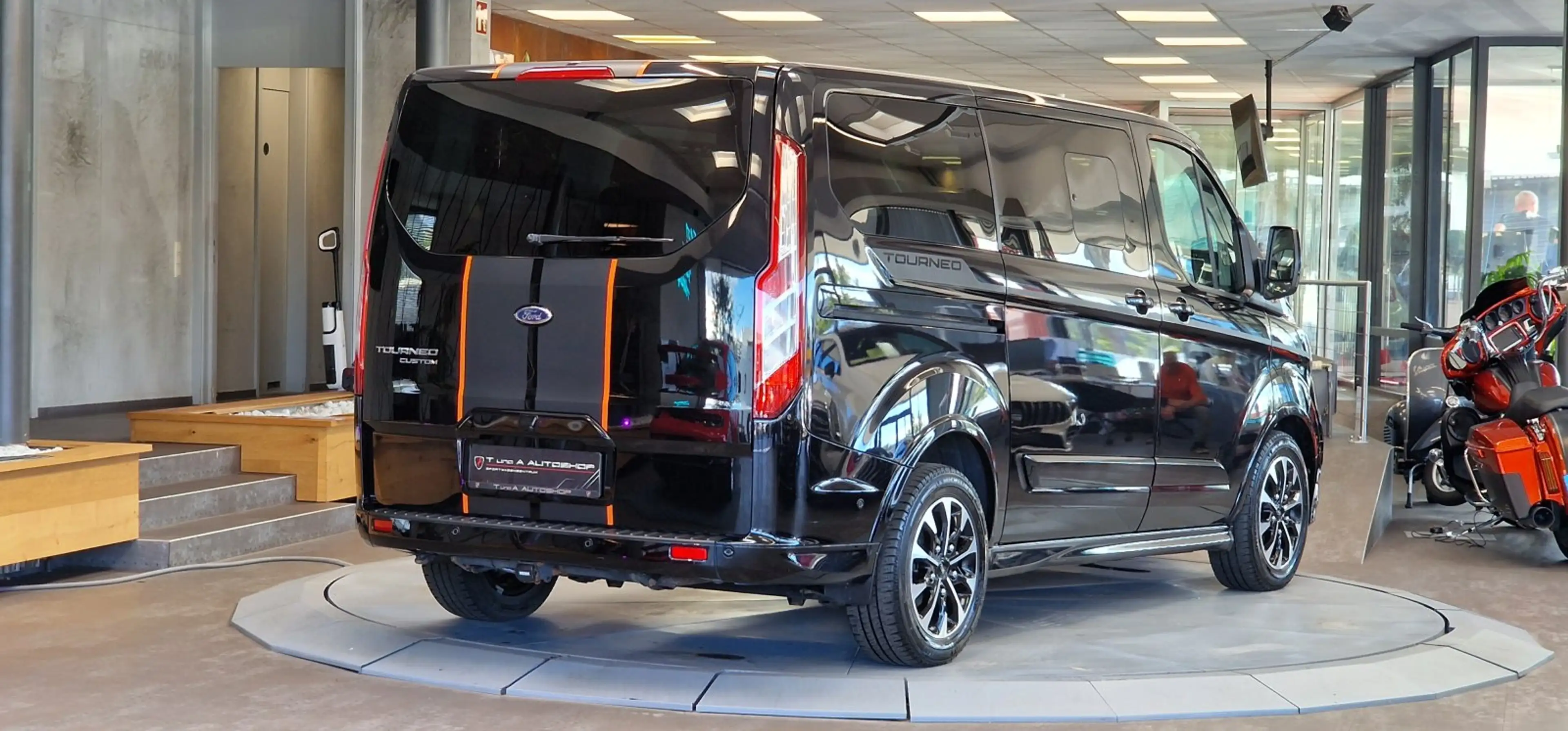 Ford Tourneo Custom SPORT 8-Sitzer L2 Shuttlebus Trend 1-Hand Aut. — photo 6