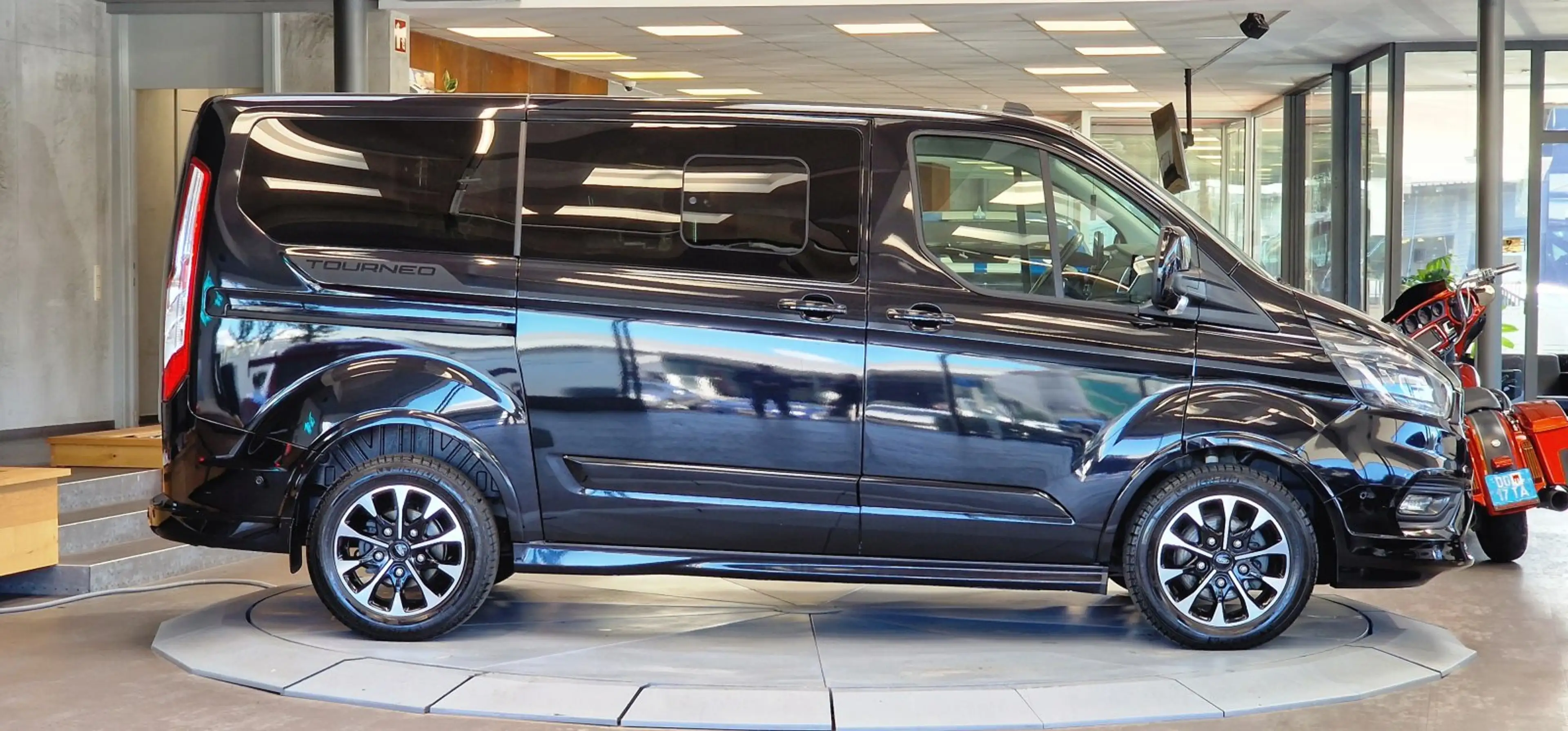 Ford Tourneo Custom SPORT 8-Sitzer L2 Shuttlebus Trend 1-Hand Aut. — photo 5
