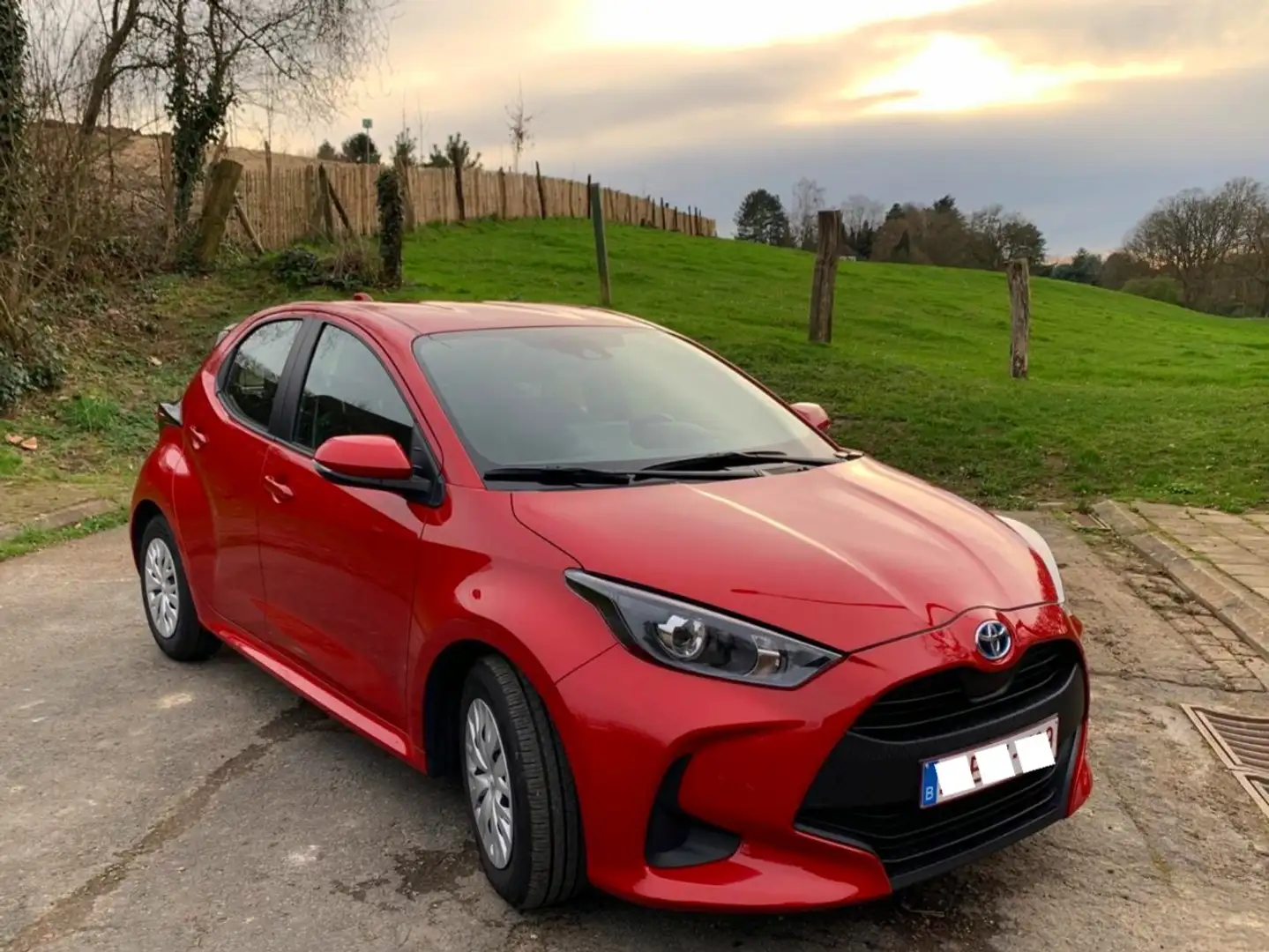 Toyota Yaris Hybride 2023 |  Dynamic | 116 Ch. | ROUGE INTENSE Rouge - 1
