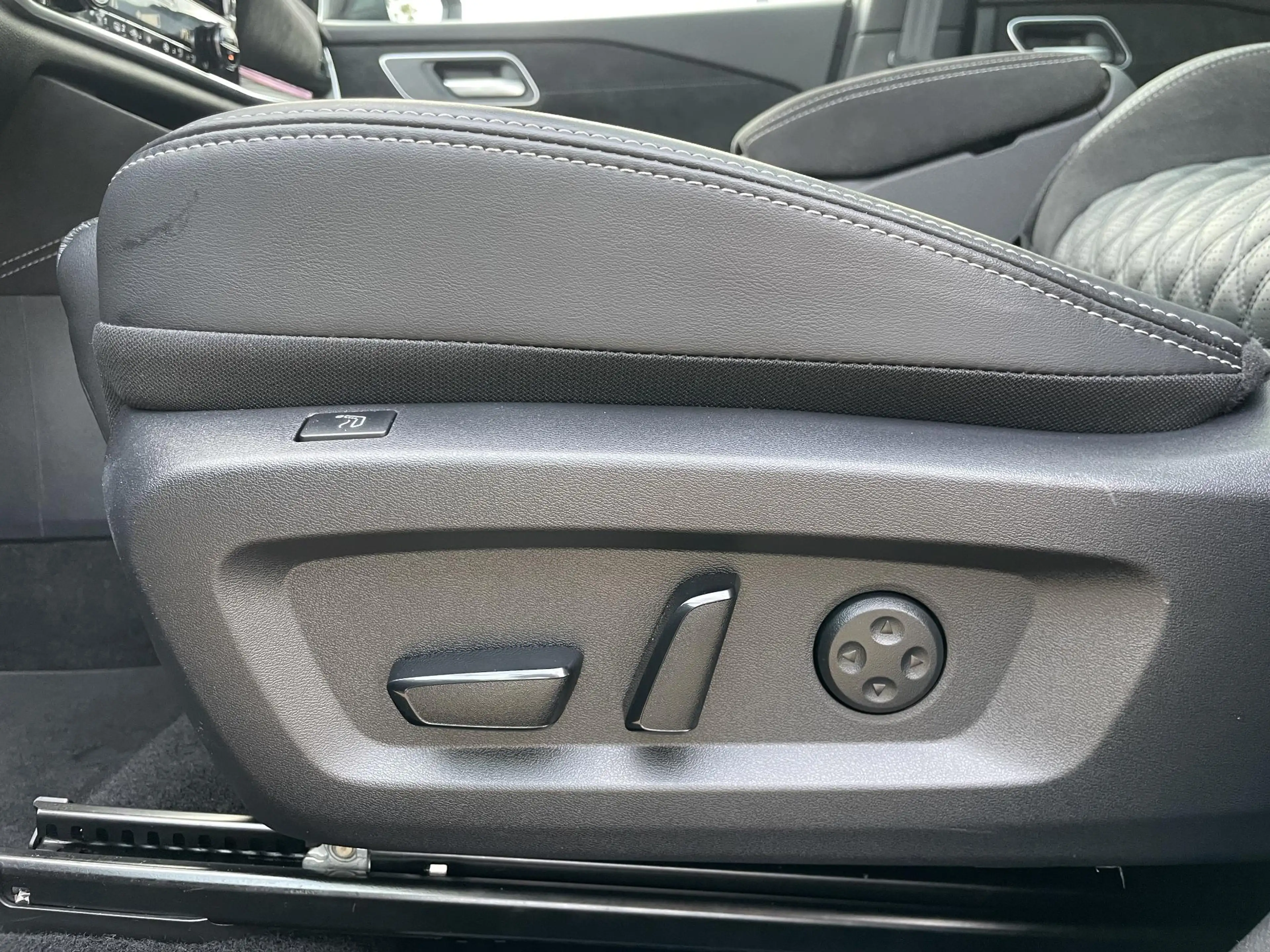 Nissan Qashqai 1.3 MHEV Xtronic Tekna Plus — photo 14
