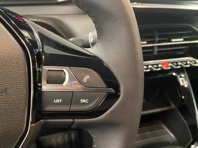 Peugeot 208 view 14