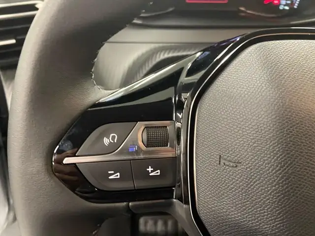 Peugeot 208 view 13