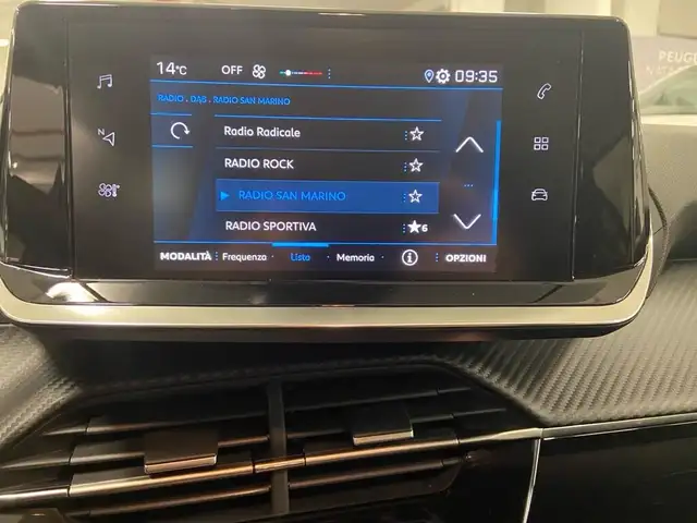 Peugeot 208 view 10