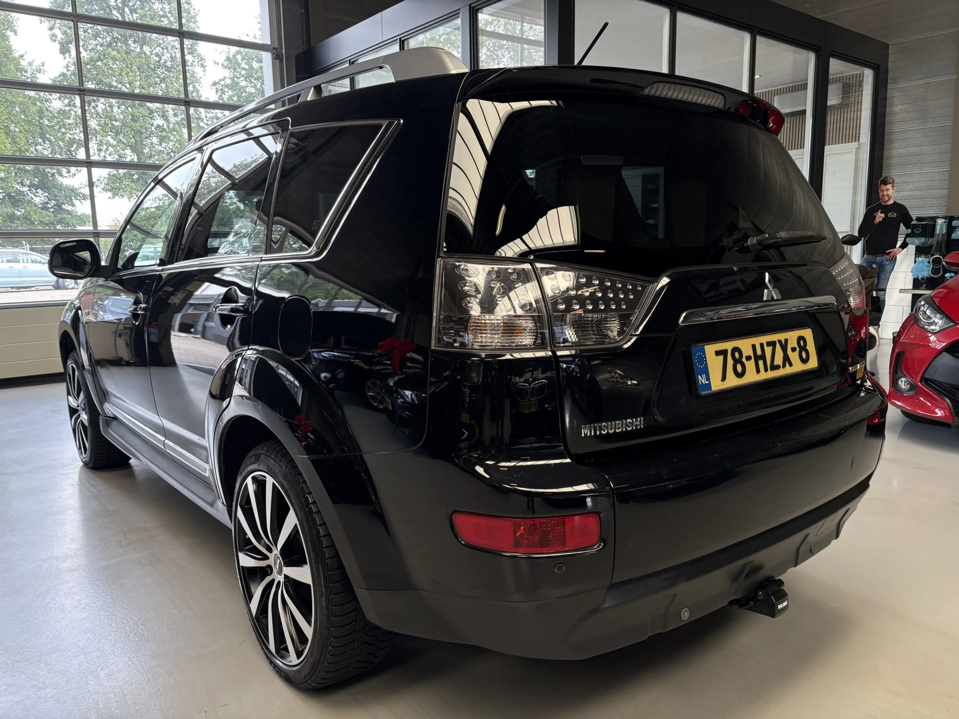 Mitsubishi Outlander 2.4 Instyle 4WD, Airco, Schuifdak, 7 persoons — photo 2