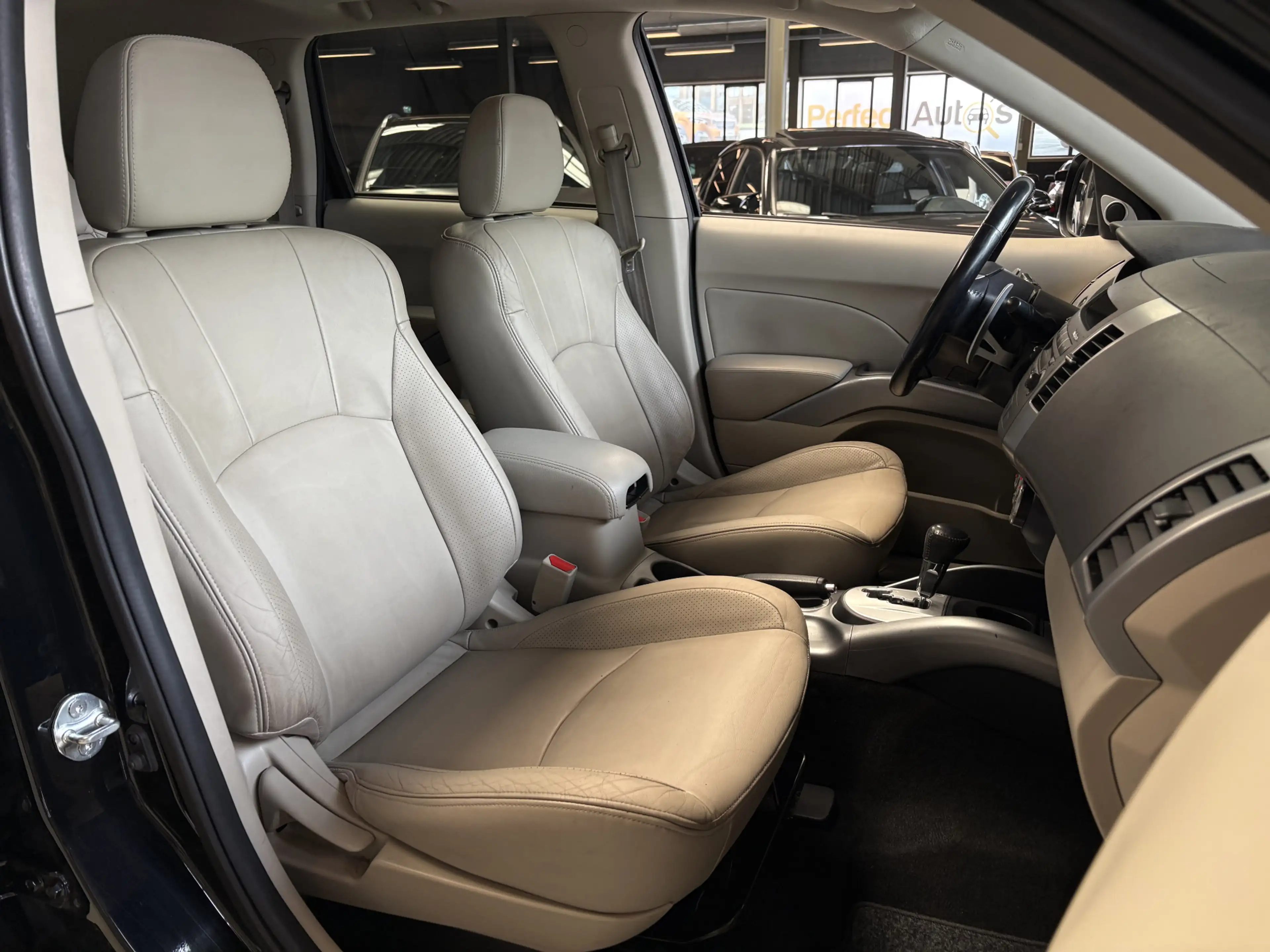 Mitsubishi Outlander 2.4 Instyle 4WD, Airco, Schuifdak, 7 persoons — photo 22