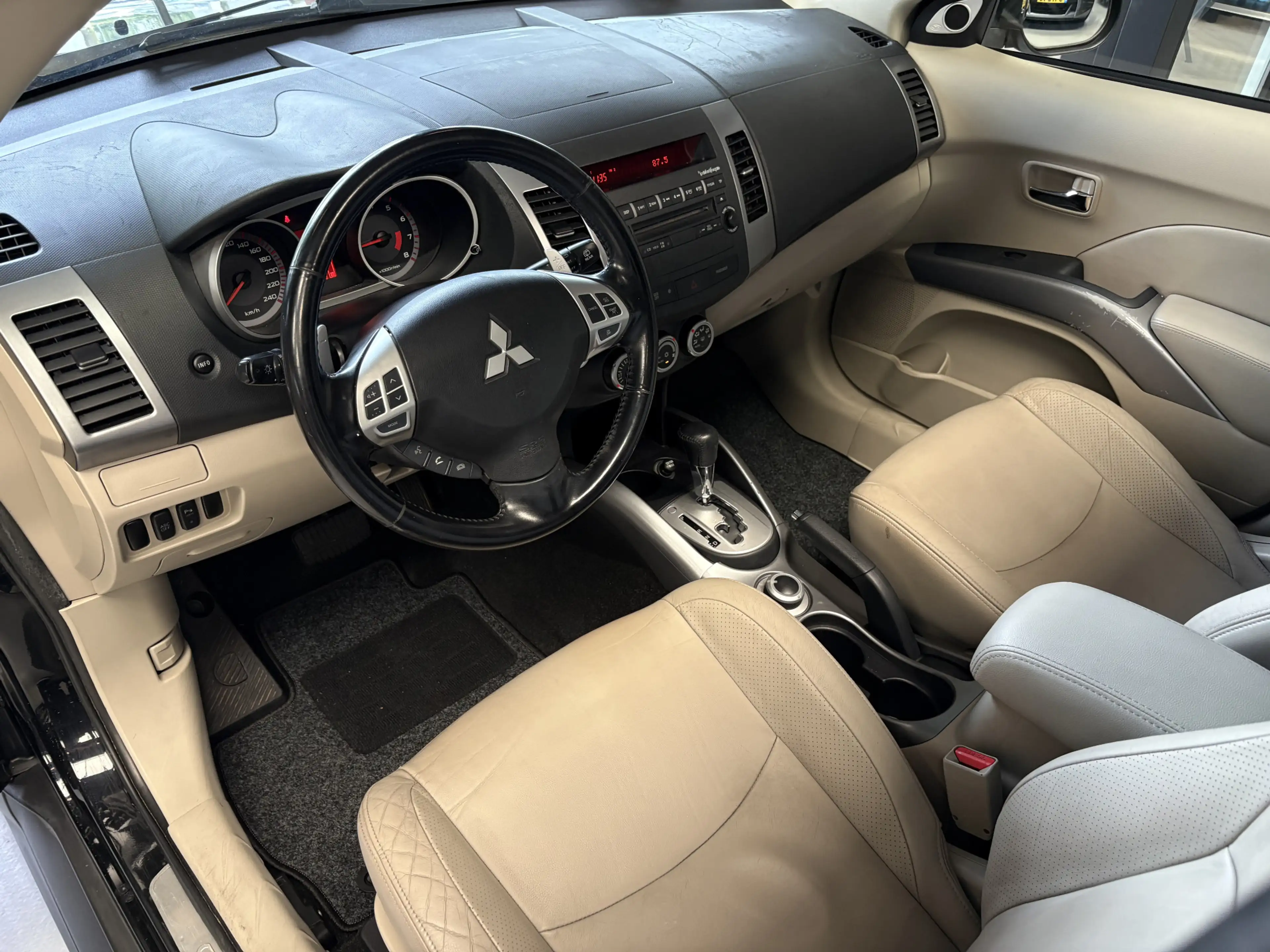Mitsubishi Outlander 2.4 Instyle 4WD, Airco, Schuifdak, 7 persoons — photo 3