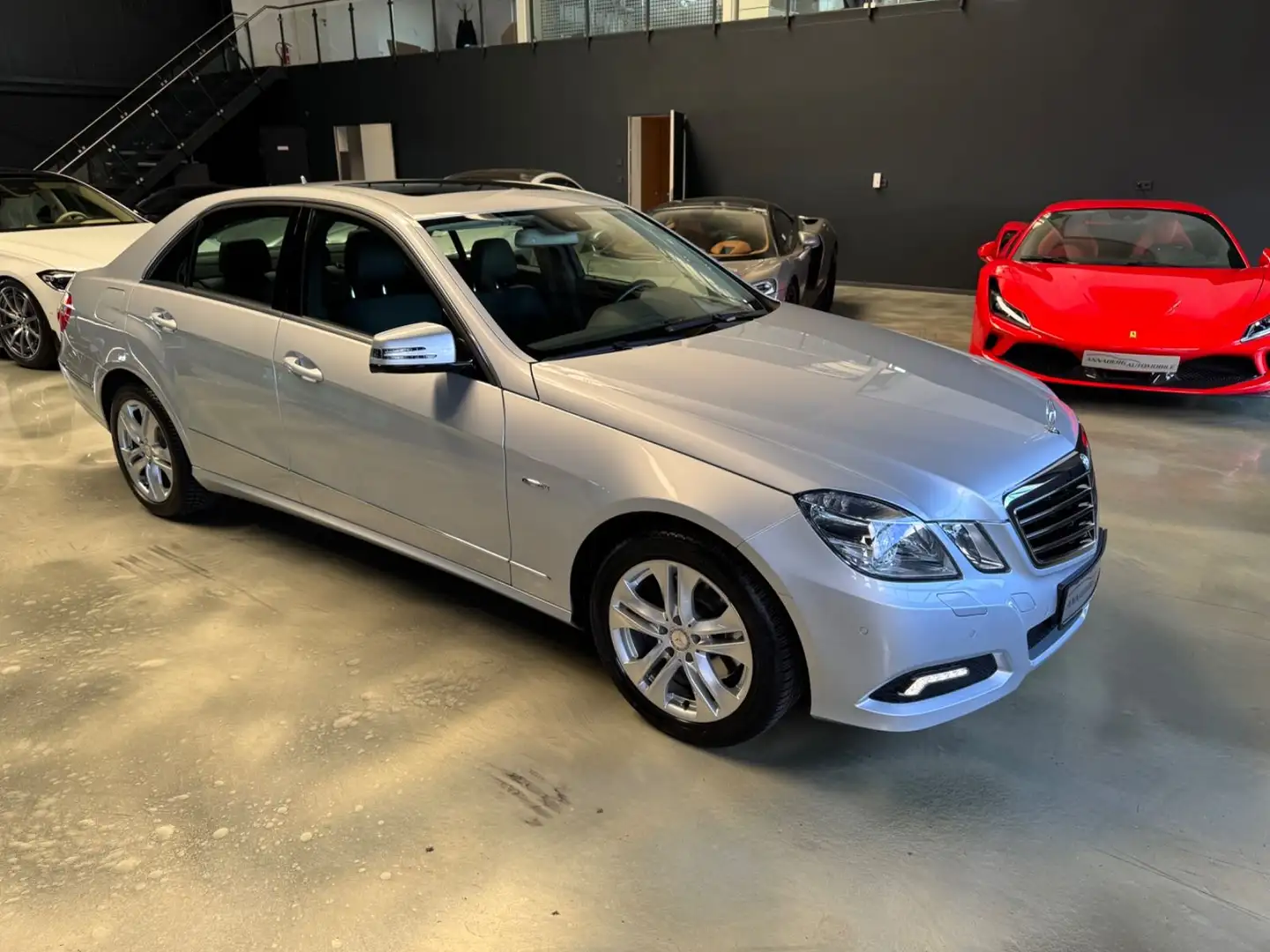 Mercedes-Benz E 250 CGI BlueEfficiency AVANTGARDE/LEDER/NAVI Silber - 2